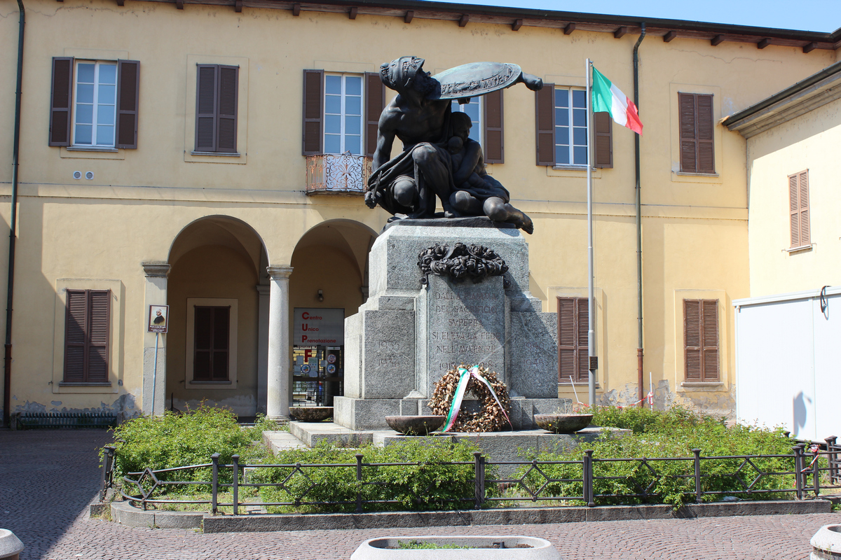 monumento ai caduti, opera isolata di Bozzini Cesare (attribuito) - ambito italiano (secondo quarto sec. XX)