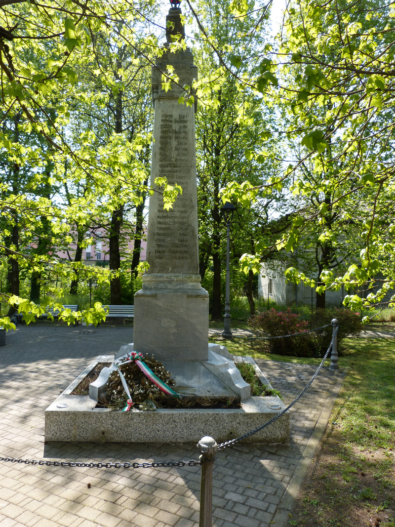 monumento ai caduti - ad obelisco, opera isolata - ambito italiano (primo quarto, secondo quarto sec. XX, sec. XX)