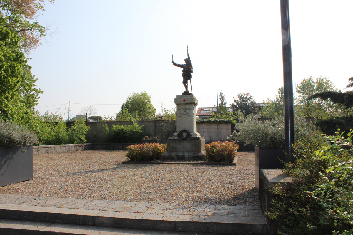monumento ai caduti, opera isolata di Mavalli Vittorio (attribuito) - ambito italiano (primo quarto sec. XX)