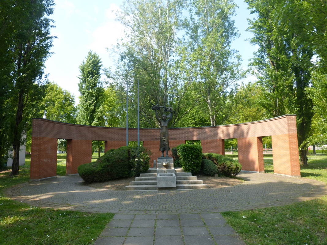 monumento ai caduti - a fontana, opera isolata - ambito italiano (seconda metà sec. XX)
