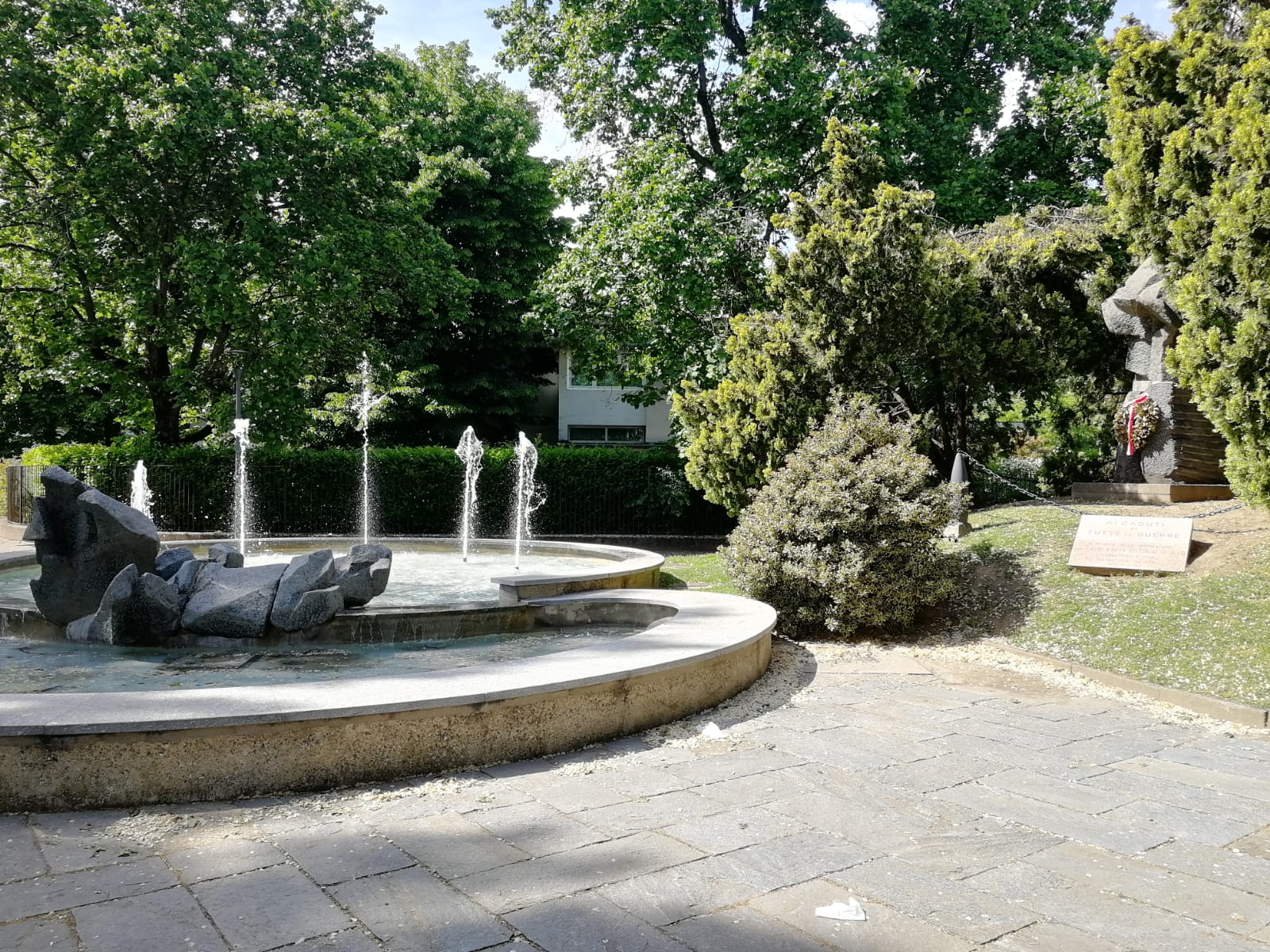 monumento ai caduti, opera isolata di Sangregorio Giancarlo (attribuito) - ambito italiano (terzo quarto sec. XX)