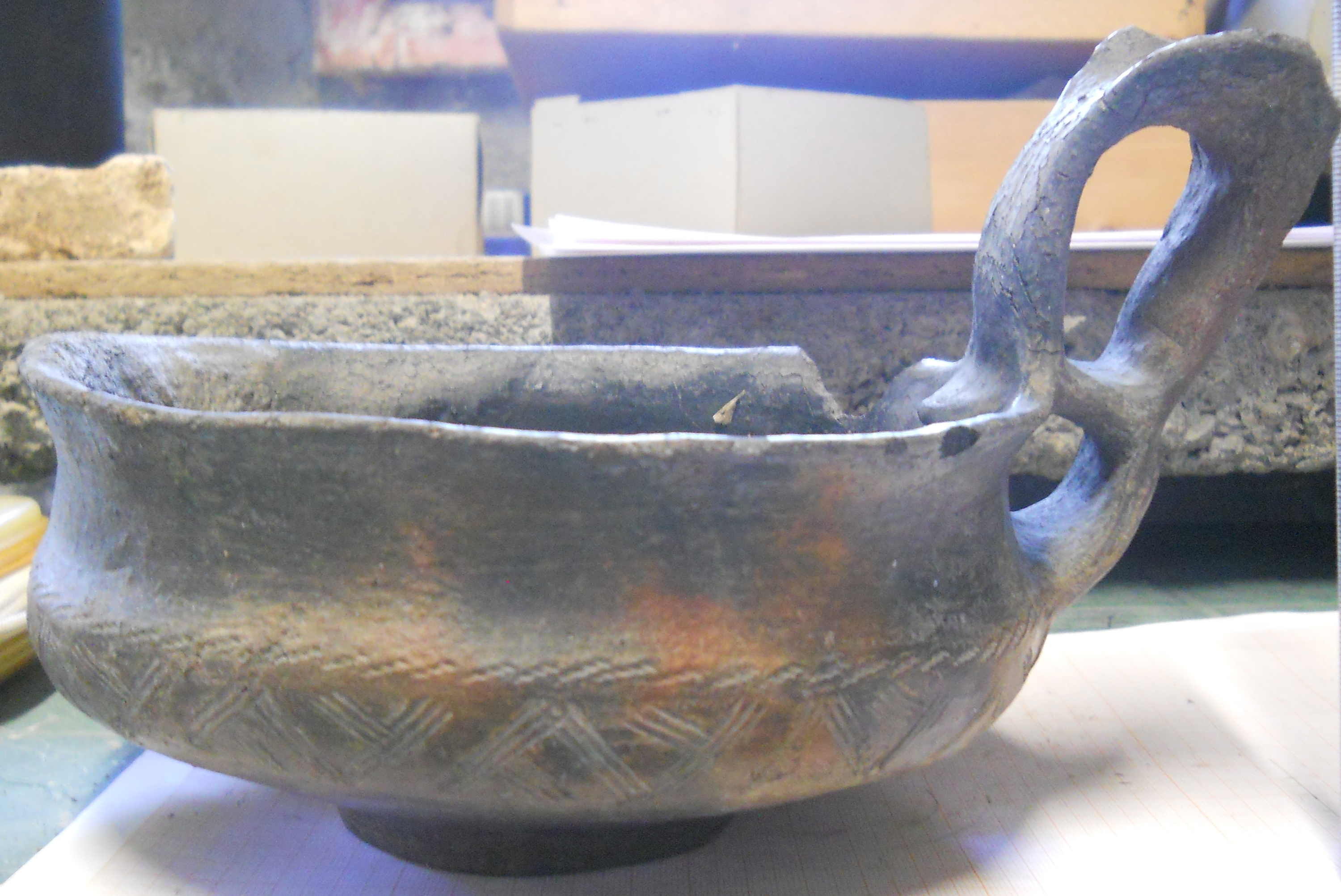 tazza - villanoviano (inizio Eta' del Ferro)