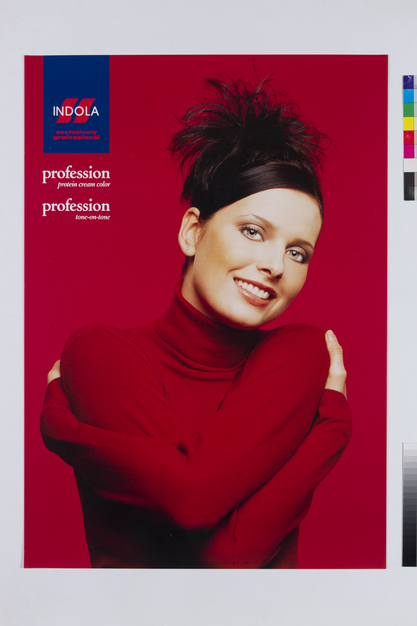 ragazza con maglione rosso sorridente (manifesto) - ambito italiano (XXI)