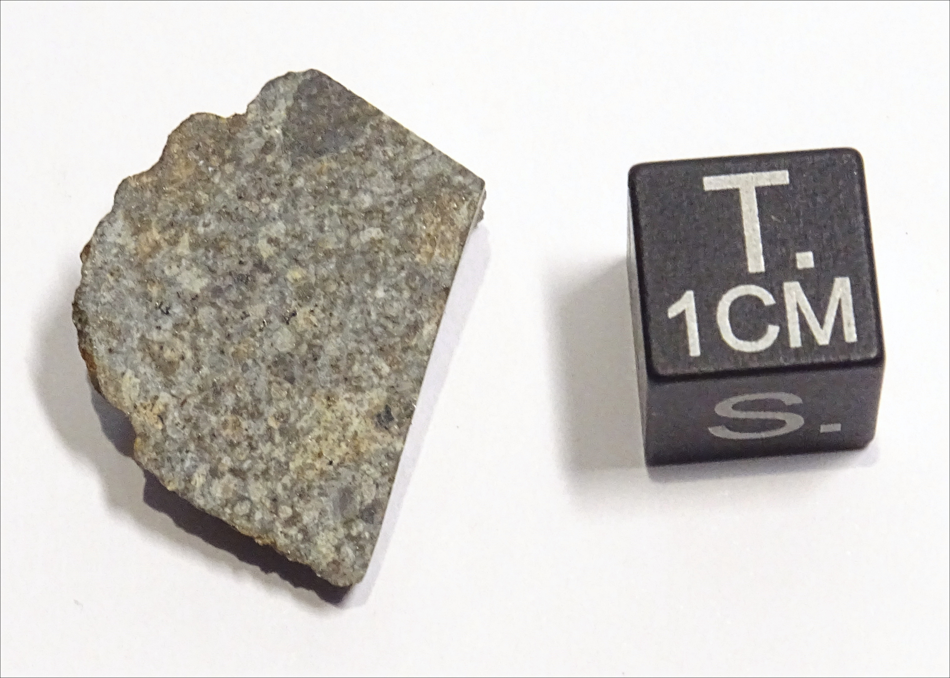 Meteorite/ Condrite ordinaria/ Northwest Africa 1055 (esemplare)