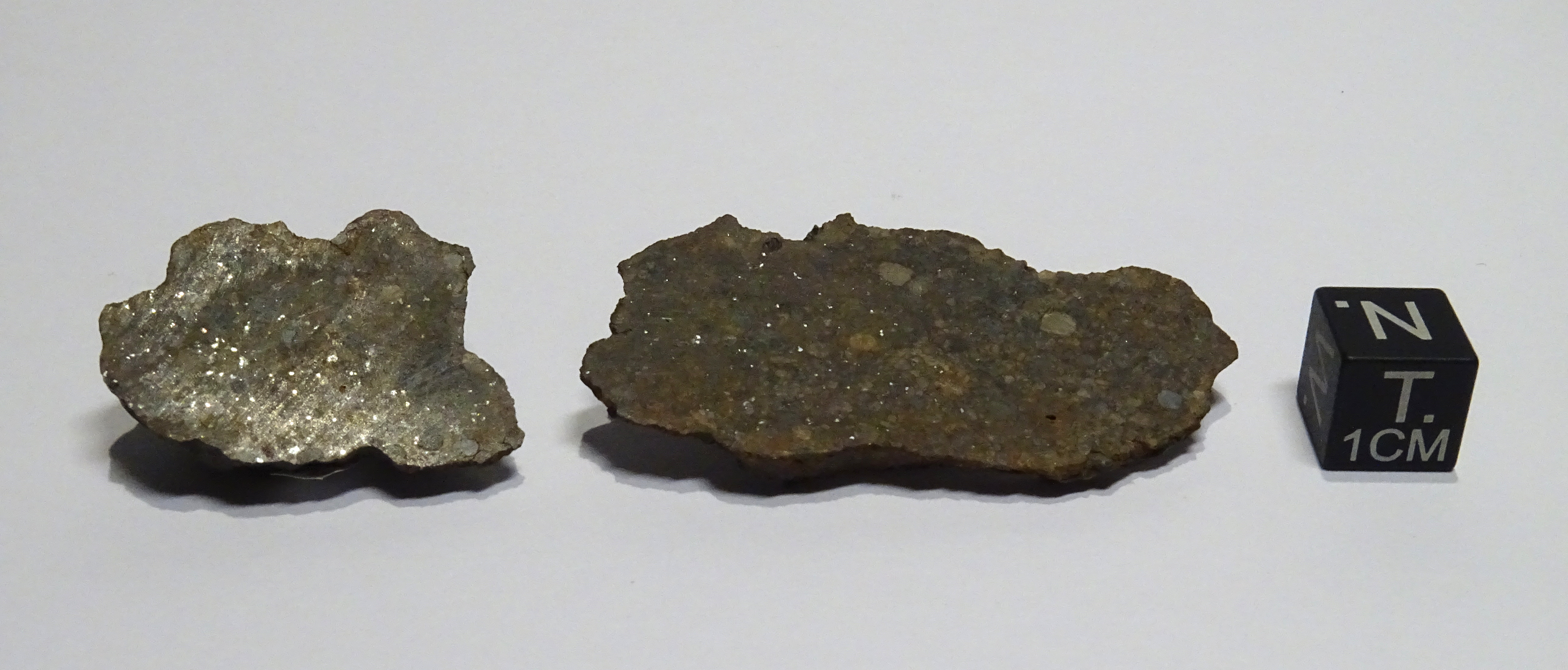Meteorite/ Condrite ordinaria/ Northwest Africa 6674 (esemplare)