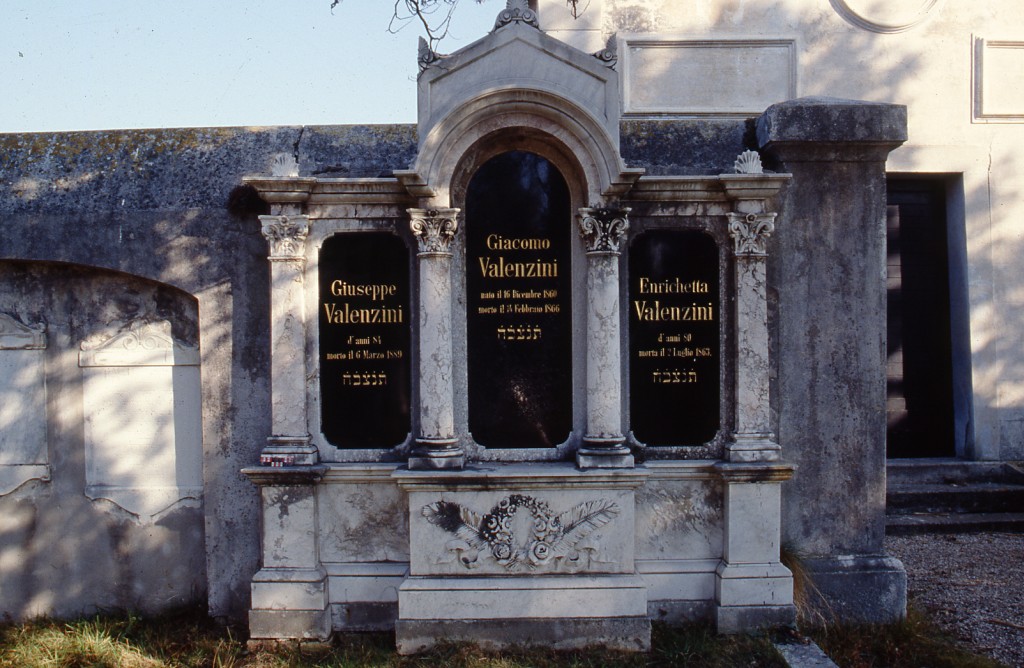 monumento funebre - a edicola centinata - ambito ebraico (XIX)