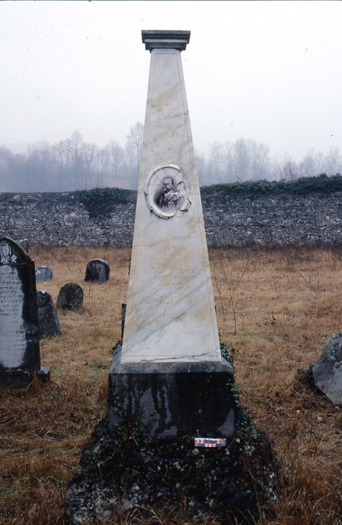 monumento funebre - a obelisco - ambito ebraico (XX)