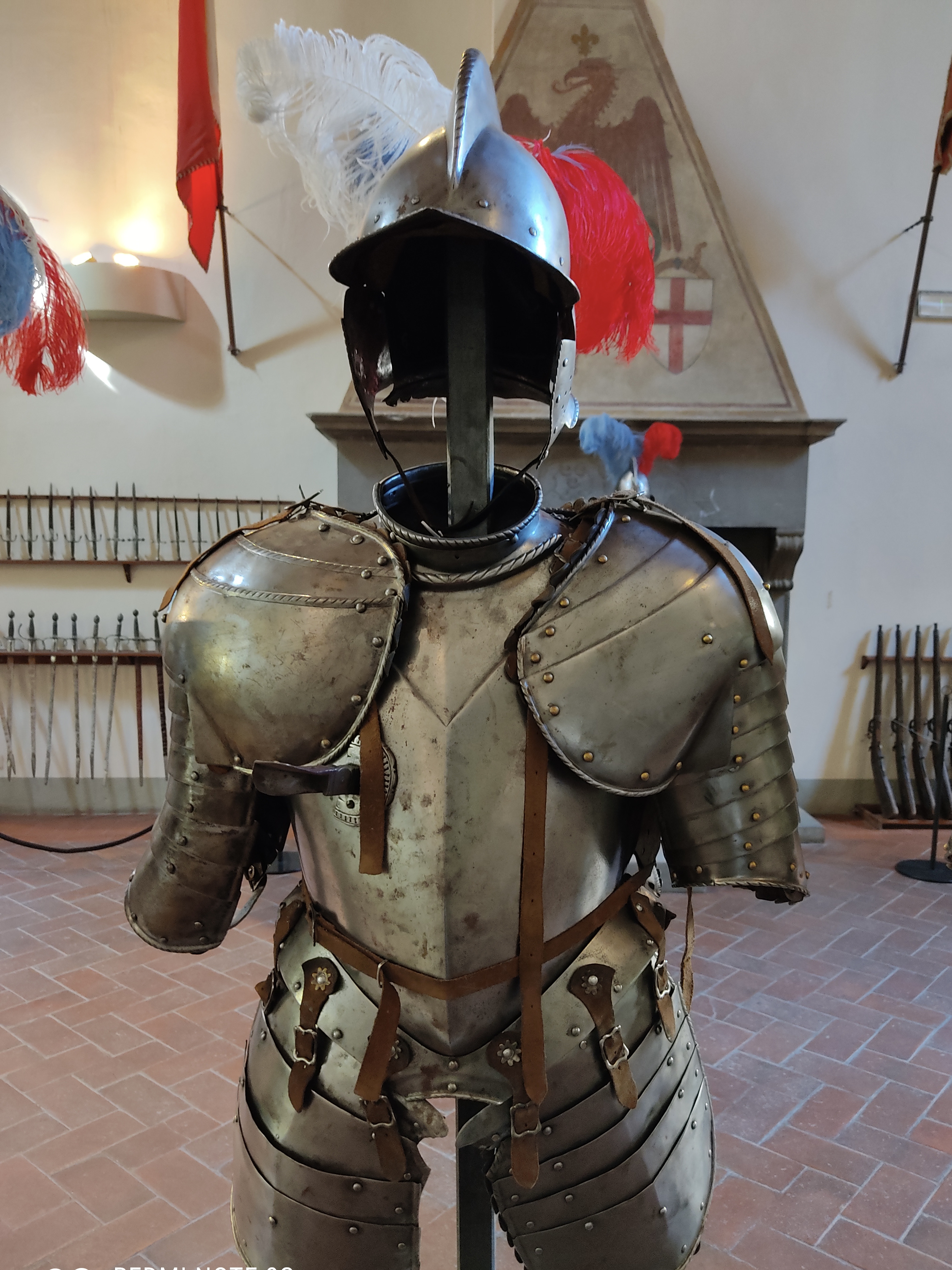 Sergente degli Otto di Guardia e Balia (Costume maschile del Corteo Storico della Repubblica Fiorentina / Sergente degli Otto di Guardia e Balia/ Armatura, Armatura confezionata per fini di rievocazione storica, STRUMENTI E ACCESSORI/ ARMI E ARMATURE) di Roberto Rosati - manifattura fiorentina