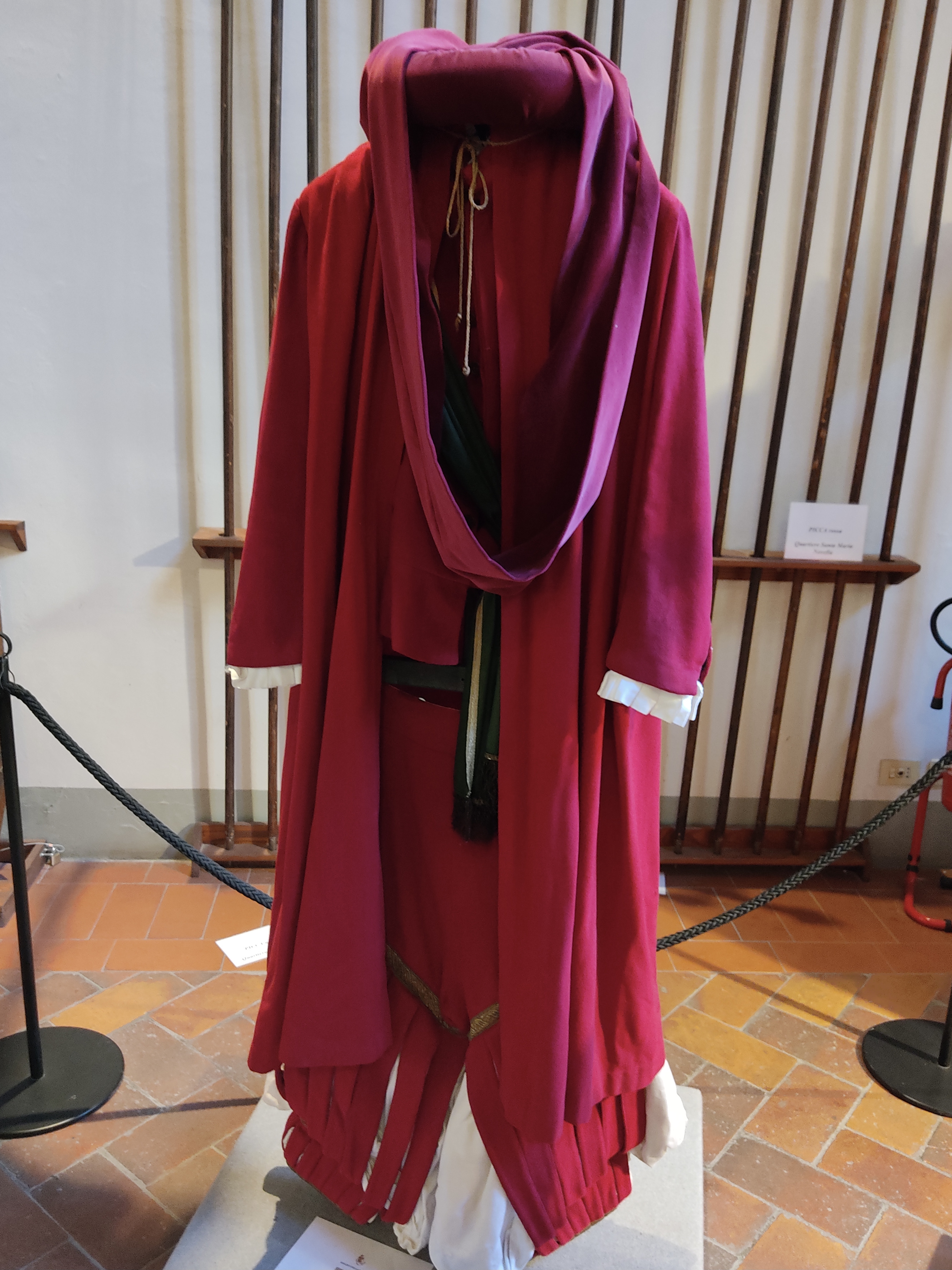 Araldo della Signoria (Costume maschile del Corteo Storico della Repubblica Fiorentina / Araldo della Signoria, Costume realizzato per fini di rievocazione storica, ABBIGLIAMENTO E ORNAMENTI DEL CORPO/ VESTIMENTI) di Sartoria Antonietta (laboratorio) - manifattura fiorentina