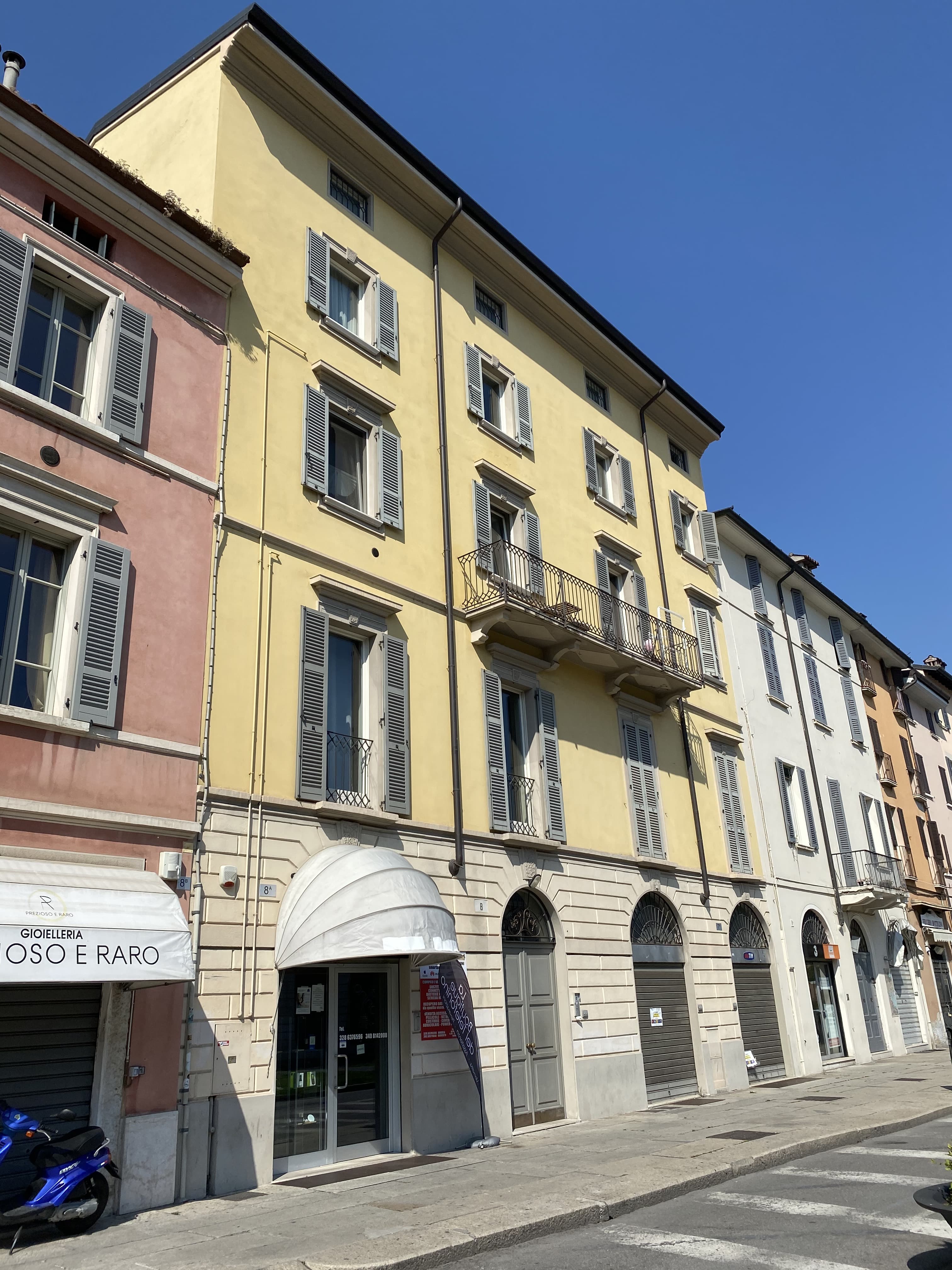 Casa in Piazzale Arnaldo, 8 (casa, in linea) - Brescia (BS)  (N.R)