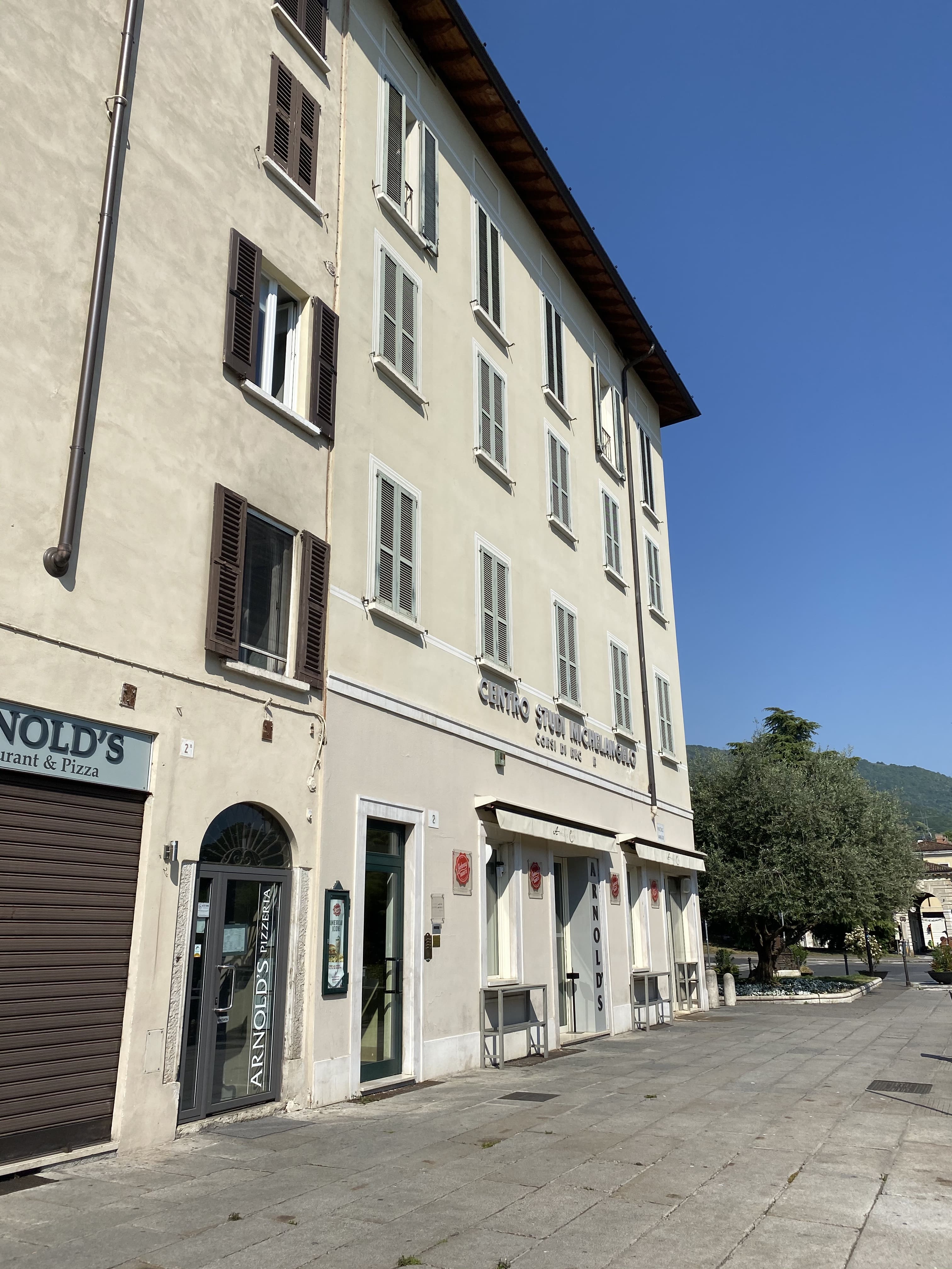 Casa in Piazzale Arnaldo, 2 (casa, in linea) - Brescia (BS)  (N.R)