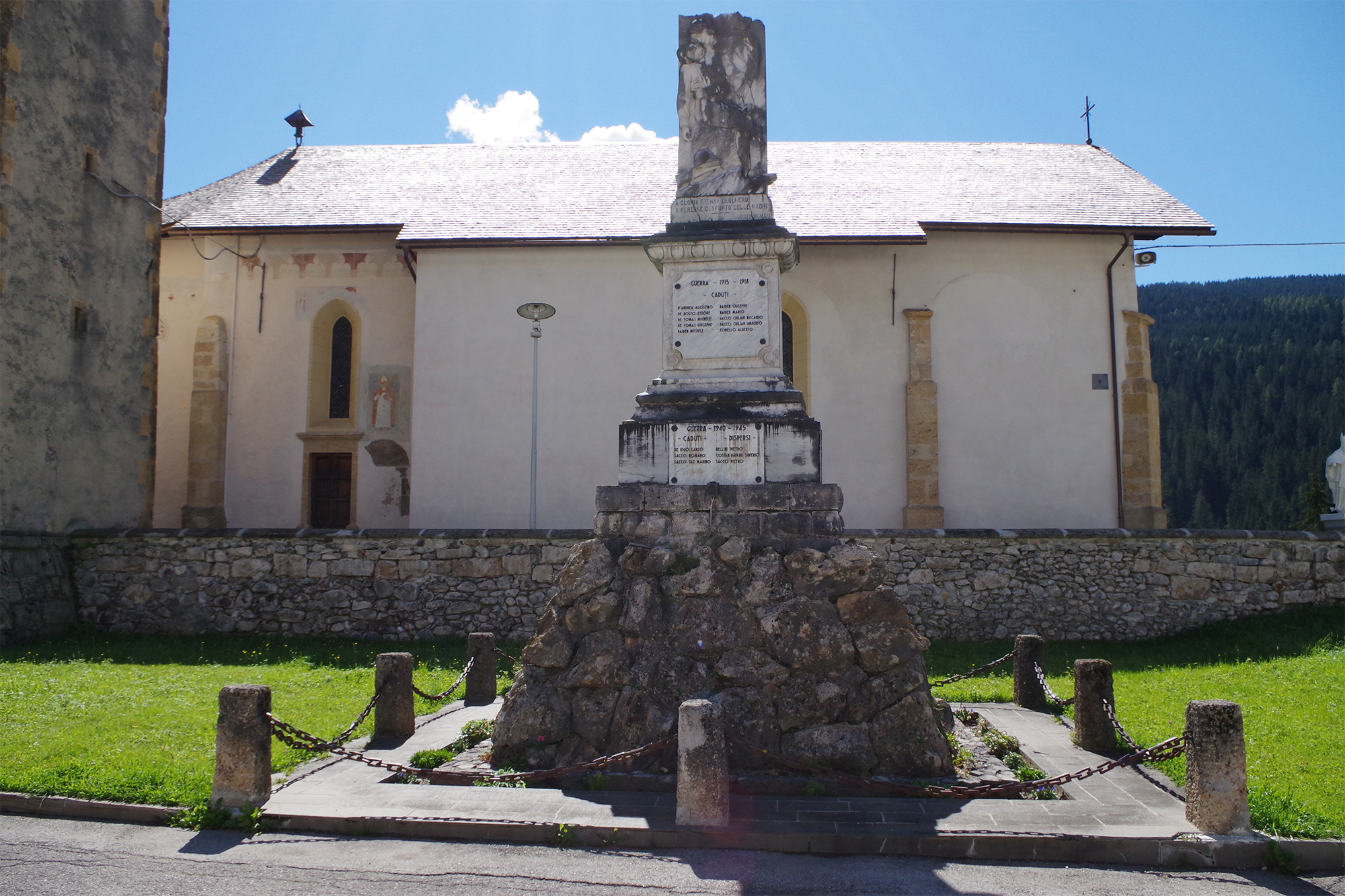 allegoria della morte del soldato (monumento ai caduti - a stele, opera isolata) di Bergamasco Mansueto (bottega) (primo quarto XX)