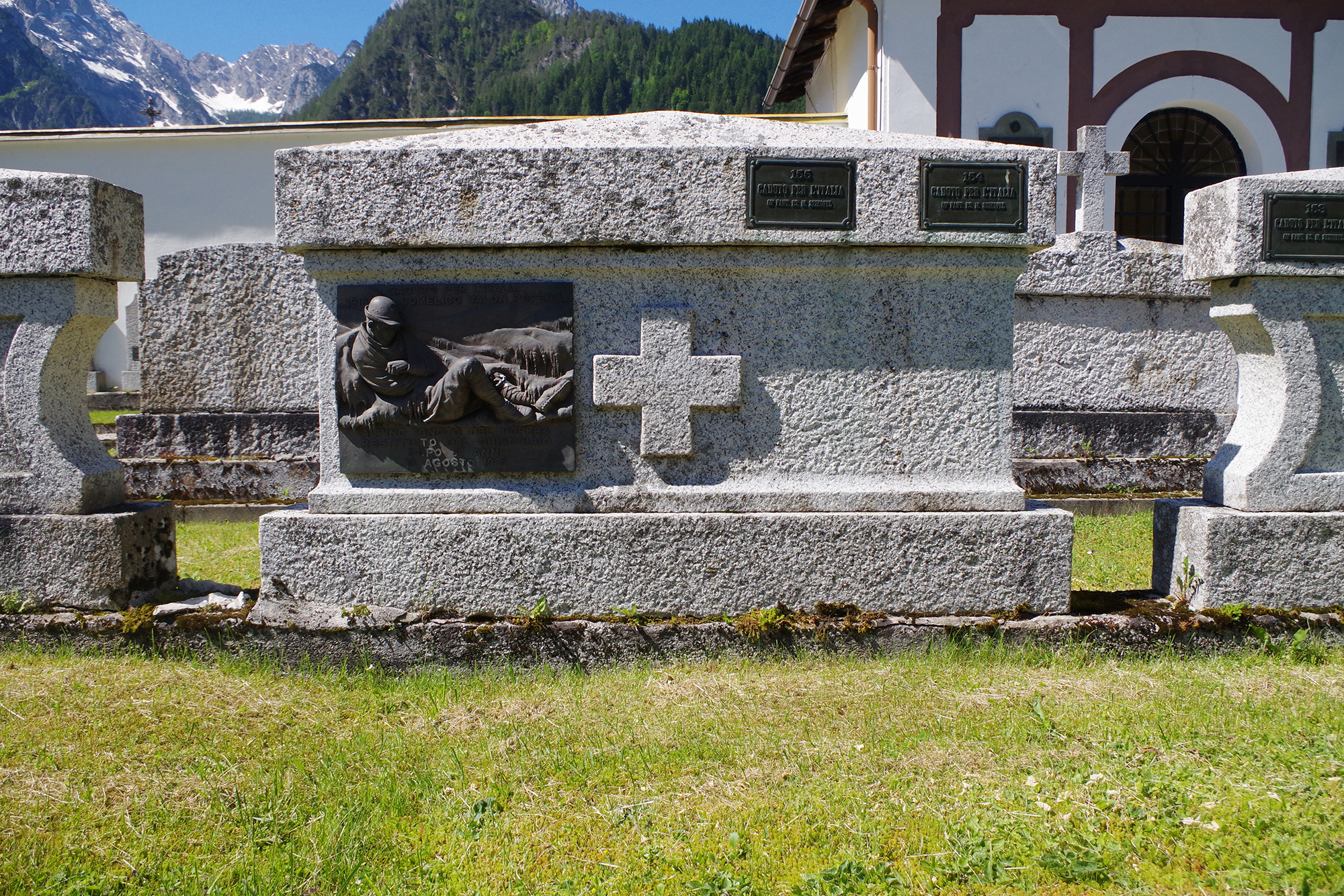 Cimitero Militare Monumentale “Adriano Lobetti Bodoni” (cimitero, monumentale) - Santo Stefano di Cadore (BL)  <br>Condizioni d'uso: <a class='link-esterno' href='https://docs.italia.it/italia/icdp/icdp-pnd-circolazione-riuso-docs/it/v1.0-giugno-2022/testo-etichetta-BCS.html' target='_bcs'>Beni Culturali Standard (BCS)</a>