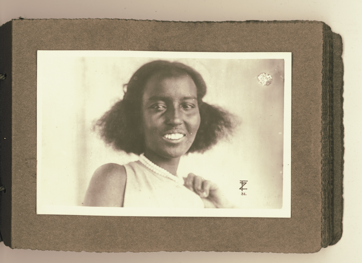 Ritratto Fotografico, Popoli Coloniali, Donne Africane (positivo, elemento-parte componente) di Zanini, F (attribuito) (primo quarto XX)