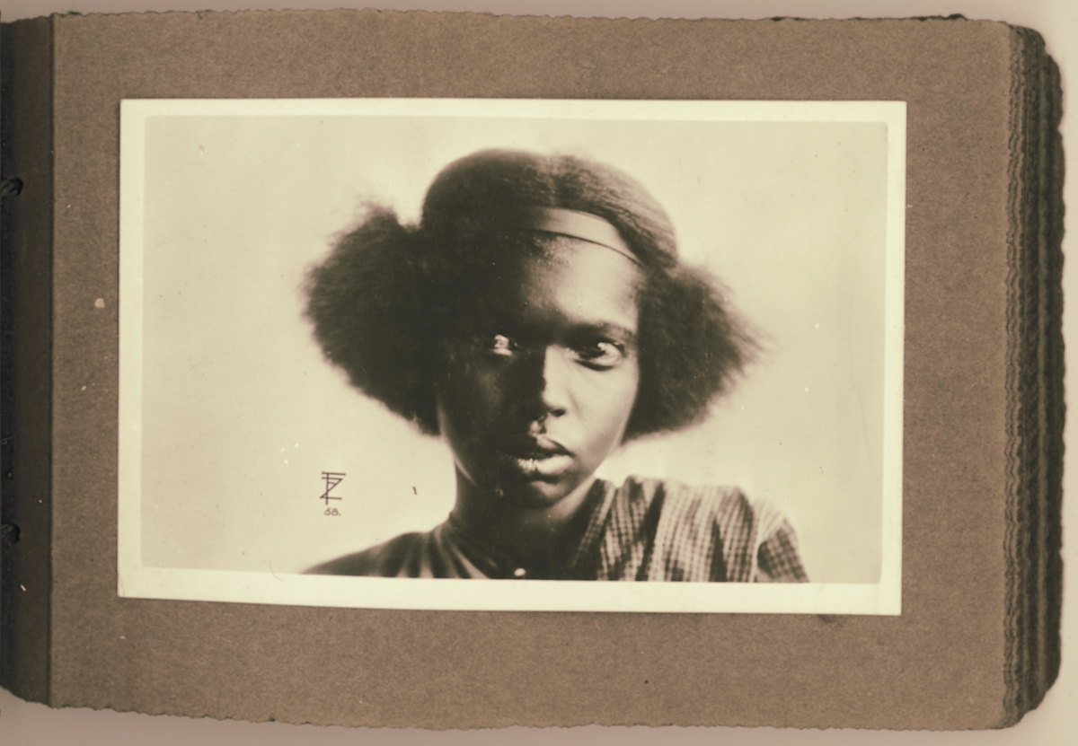 Ritratto Fotografico, Popoli Coloniali, Donne Africane (positivo, elemento-parte componente) di Zanini, F (attribuito) (primo quarto XX)