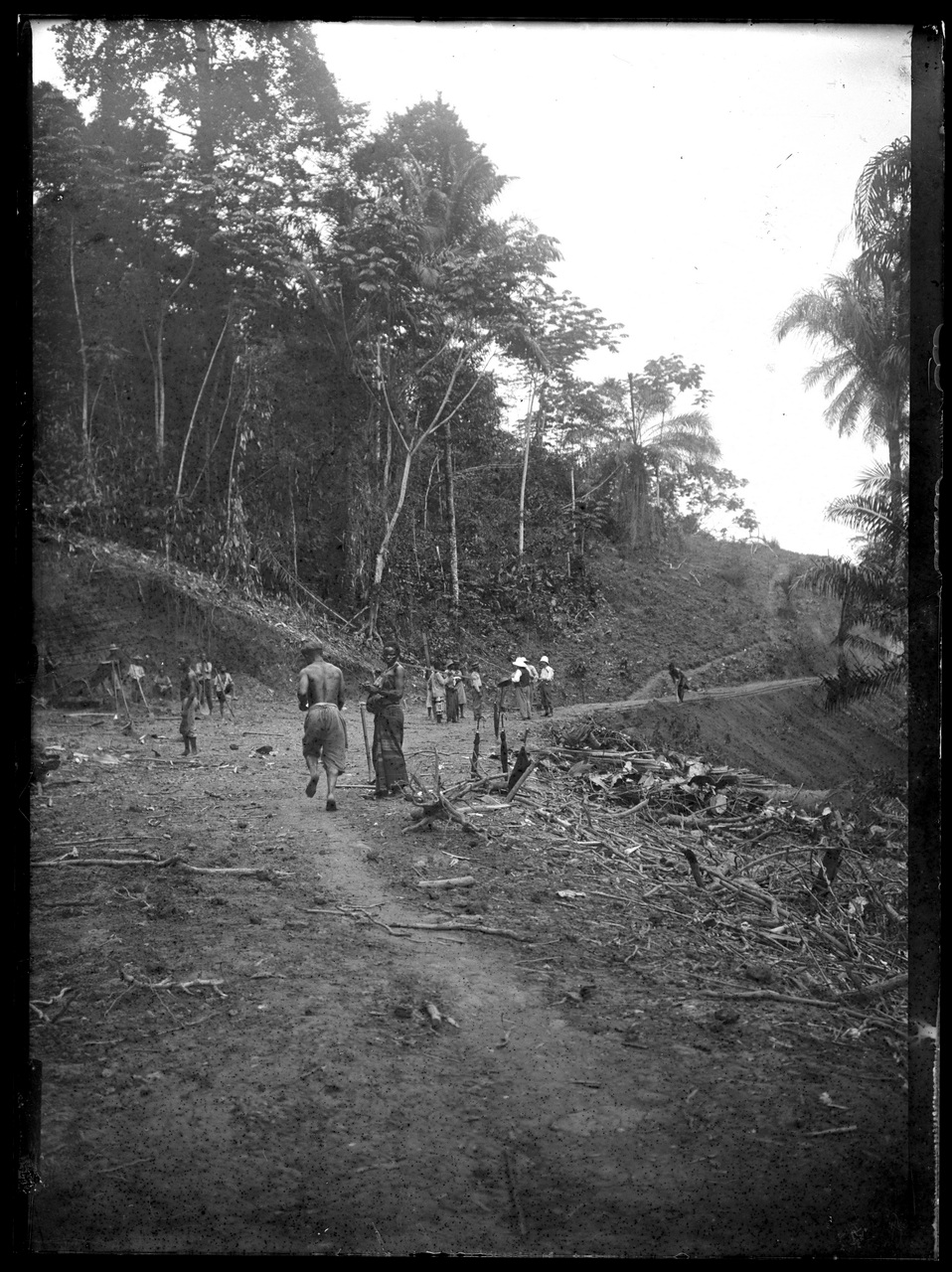 Fotografia coloniale, Colonie belghe, Popoli coloniali, Edilizia coloniale, Binari, Ferrovie (negativo) di Giuseppe Carlo Sesti (fine/ inizio XIX-XX)