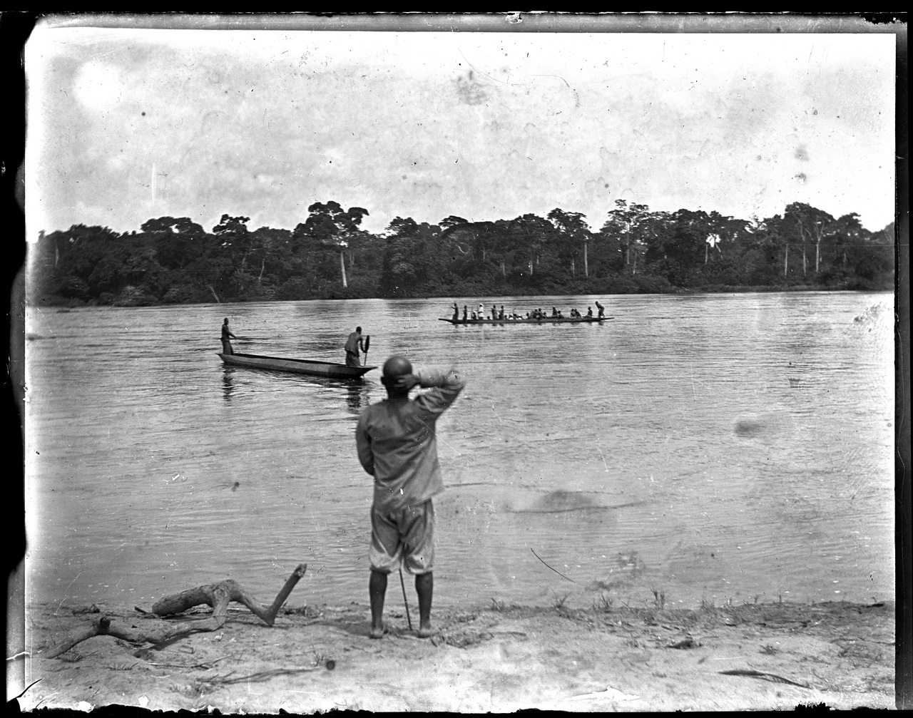 Fotografia coloniale, Colonie belghe, Popoli coloniali, Imbarcazioni, Acque interne (negativo) di Giuseppe Carlo Sesti (fine/ inizio XIX-XX)