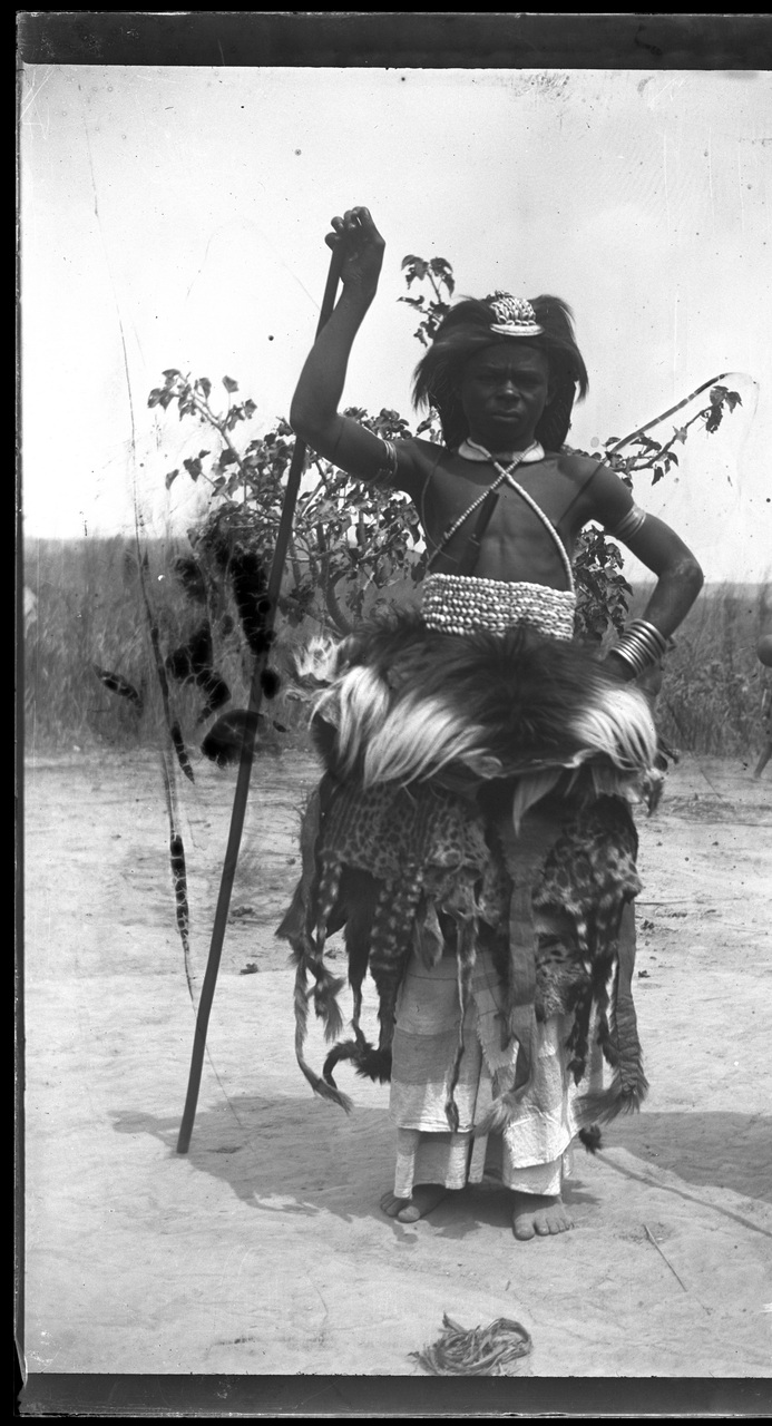 Fotografia coloniale, Colonie belghe, Popoli coloniali, Uomo (negativo) di Giuseppe Carlo Sesti (fine/ inizio XIX-XX)