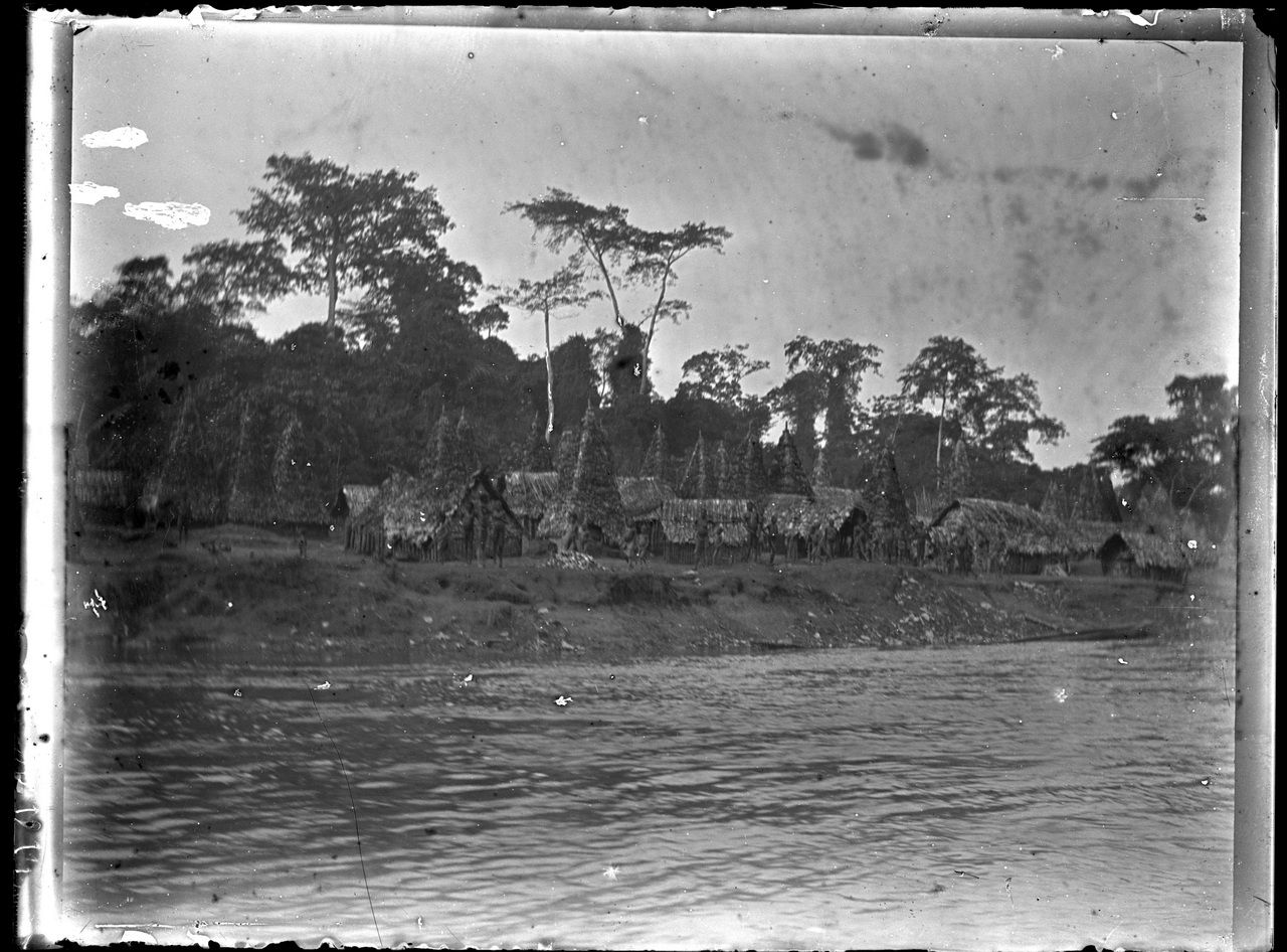 Fotografia coloniale, Colonie belghe, Insediamenti, Abitazioni (negativo) di Giuseppe Carlo Sesti (fine/ inizio XIX-XX)