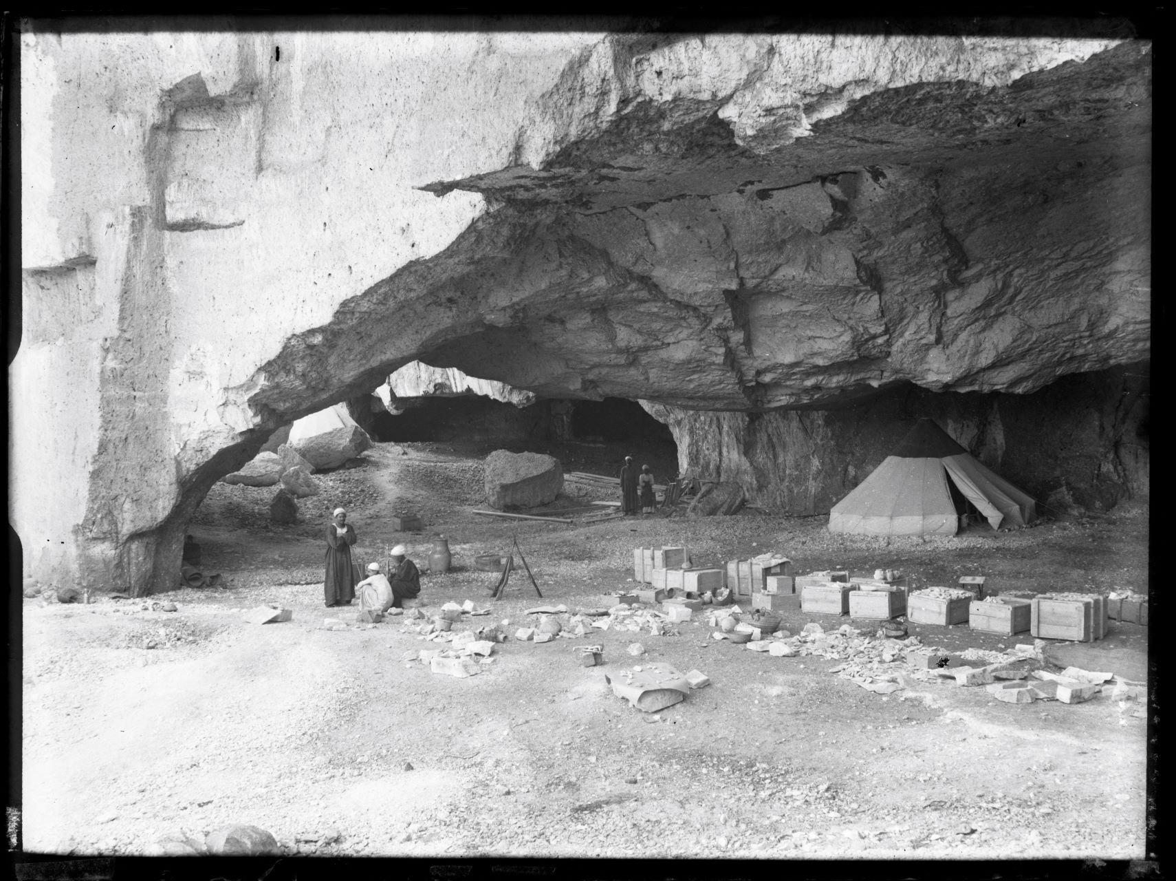 Spedizioni Archeologiche Italiane, Egittologia, Accampamento (negativo) di Marro, Giovanni (attribuito) - Missione Archeologia Italiana in Egitto (prima metà XX)