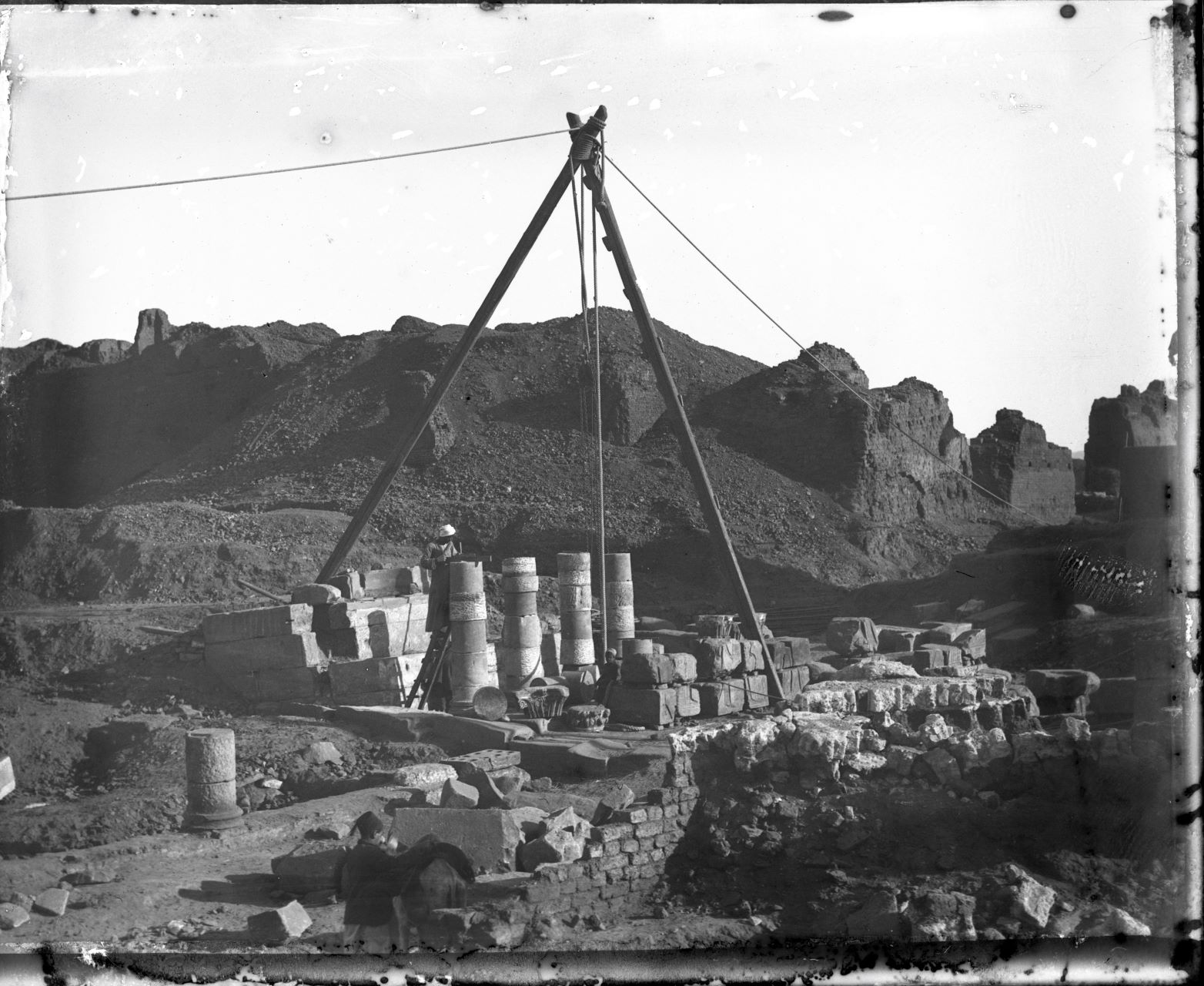 Egiziani, Operai (negativo) di Marro, Giovanni (attribuito) - Missione Archeologia Italiana in Egitto (prima metà XX)