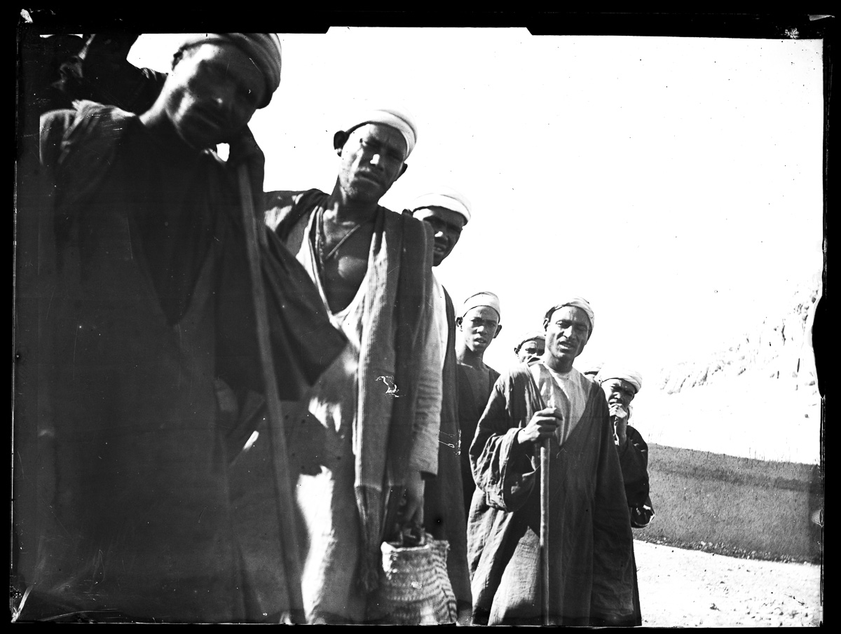 Marro, Ritratti fotografici, Uomini (negativo) di Marro, Giovanni (attribuito) - Missione Archeologia Italiana in Egitto (prima metà XX)
