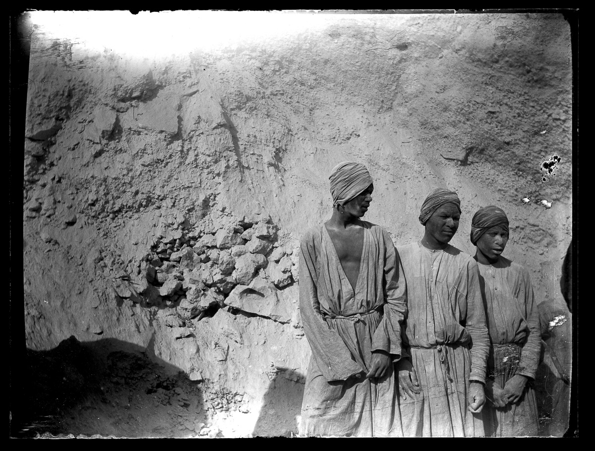 Marro, Ritratti fotografici, Uomini (negativo) di Marro, Giovanni (attribuito) - Missione Archeologia Italiana in Egitto (prima metà XX)