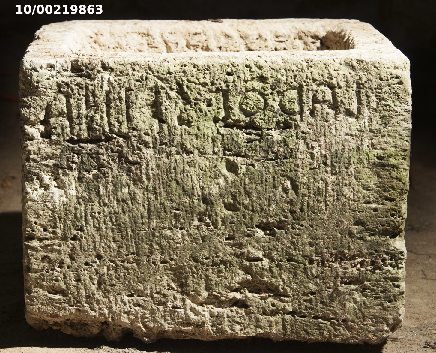 liscia con iscrizione etrusca (urna/ cineraria, cassa) (fine/ fine SECOLI/ ARCHI DI SECOLI/ III-II a.C)