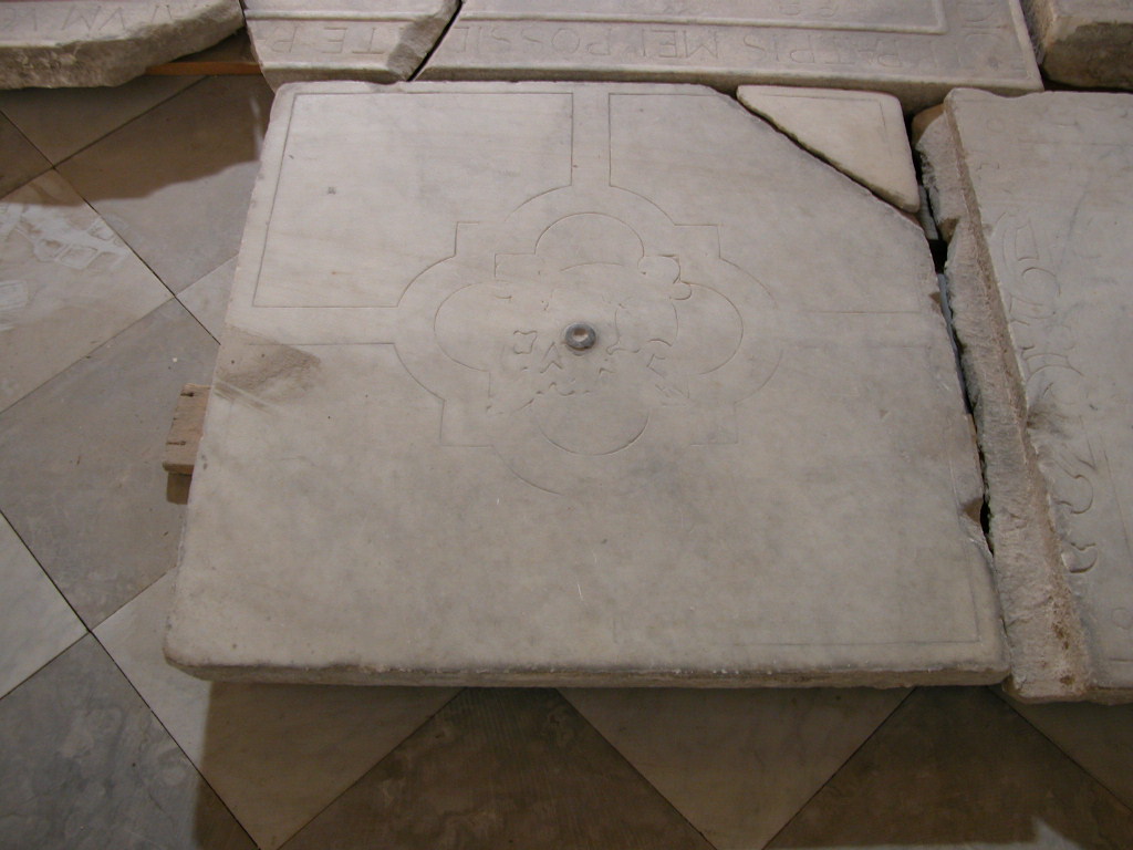 teschio, cornice quadrilobata (lapide tombale) - ambito siciliano (XVII)