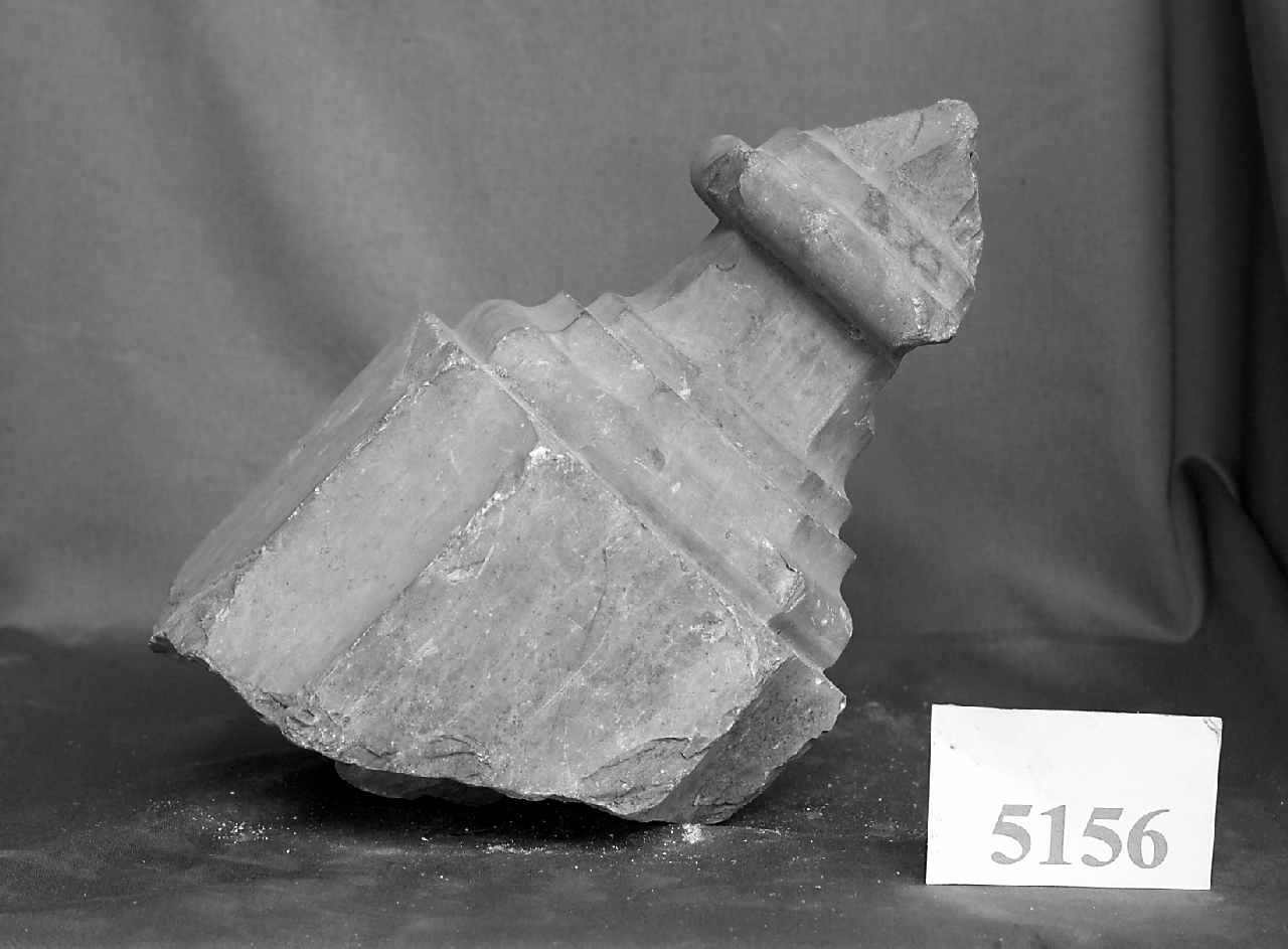 base di colonnina, opera isolata - bottega siciliana (XV-XVI)