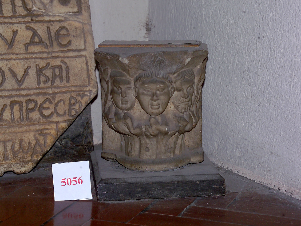 tre età dell‘uomo (capitello, opera isolata) - bottega pisana (ultimo quarto XIII)