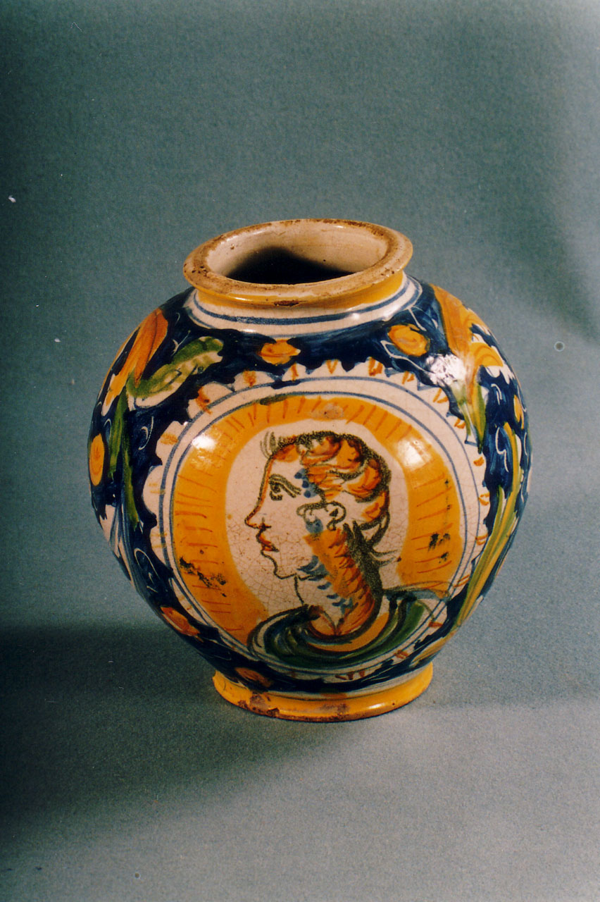 figura di profilo, figura di donna (vaso) - bottega calabrese (prima metà XVII)