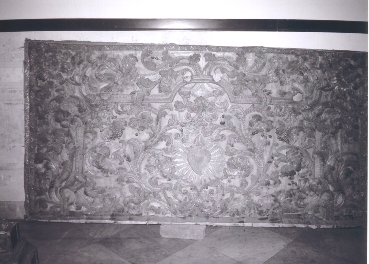 motivi decorativi floreali, cuore a raggera (paliotto, opera isolata) - ambito siciliano (fine XVIII)