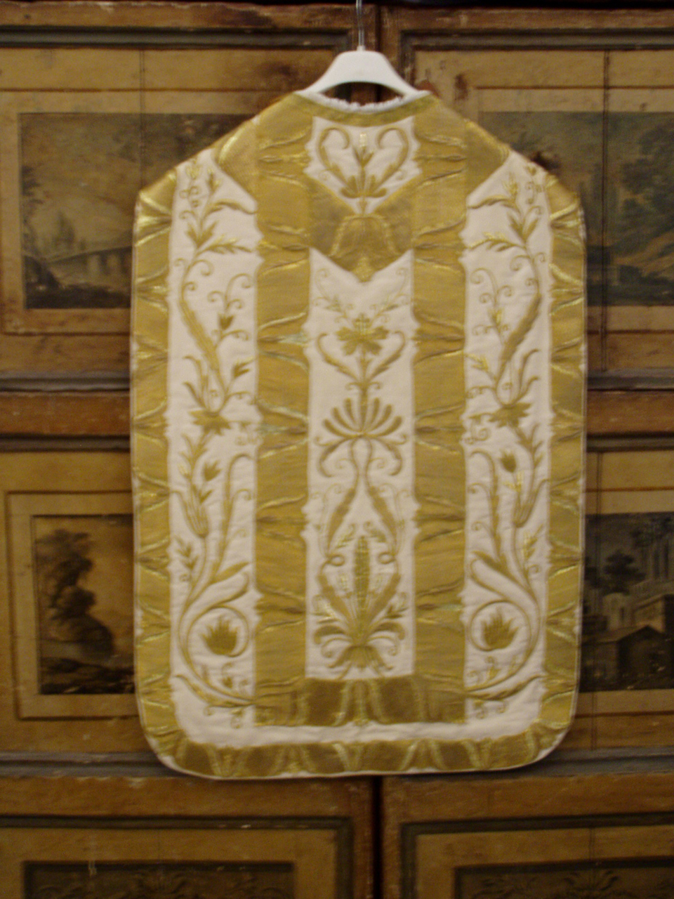 motivi decorativi fitomorfici (pianeta, elemento d'insieme) - ambito siciliano (primo quarto XIX)