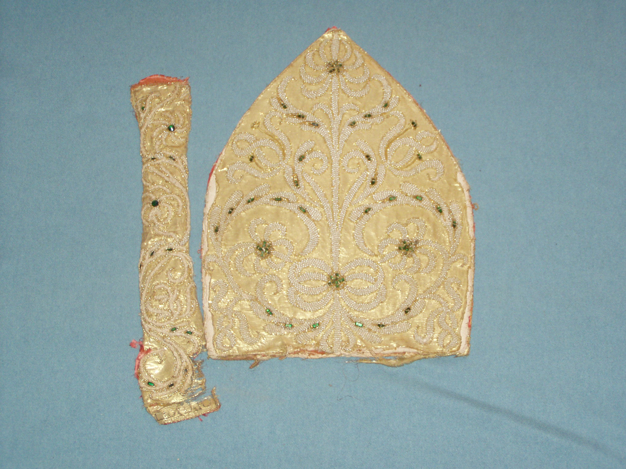 motivi decorativi floreali, motivi decorativi fitomorfi (mitra, opera isolata) - ambito siciliano (ultimo quarto XVI)