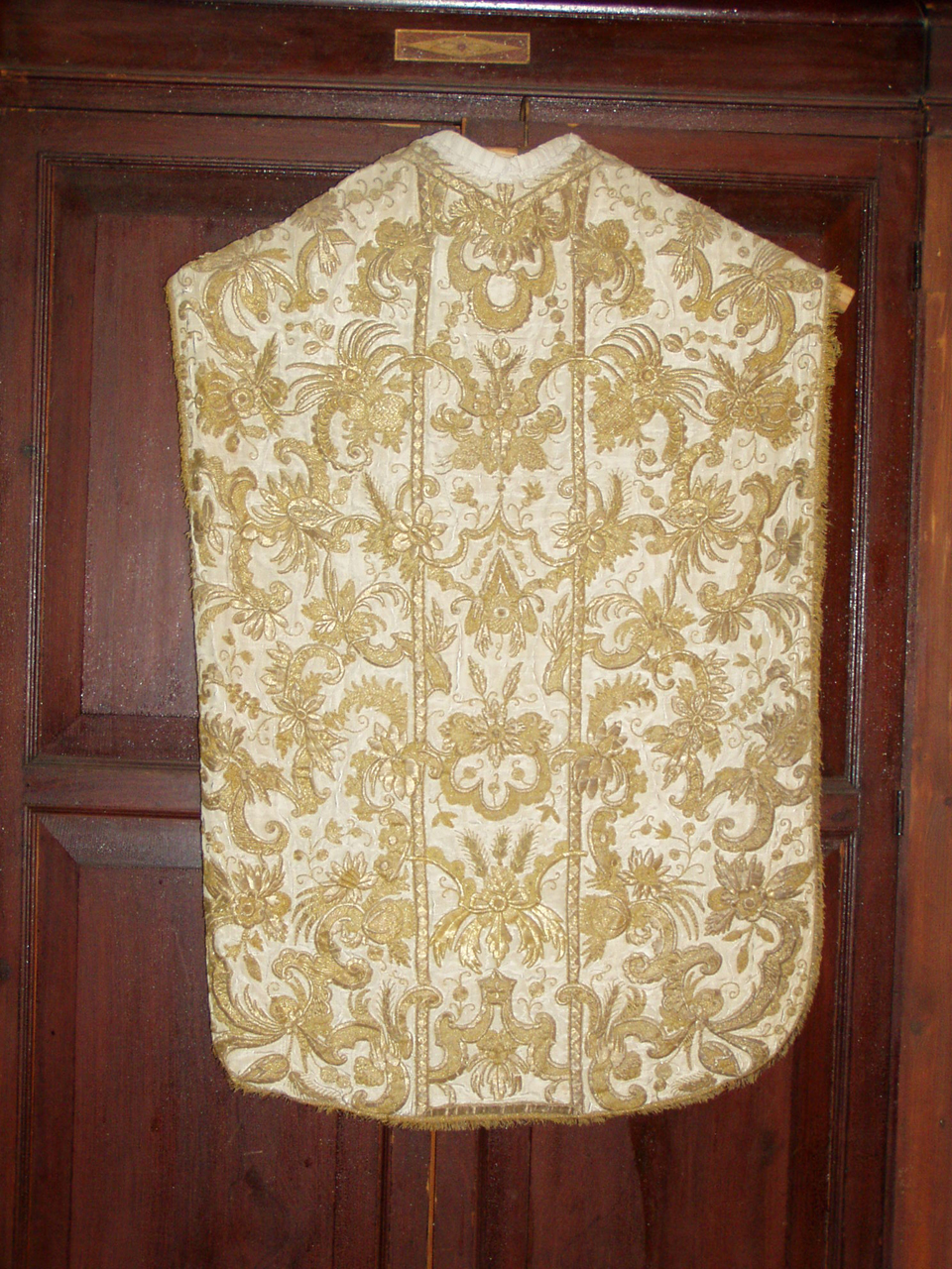 motivi decorativi fitomorfi, motivi decorativi floreali, spighe e melograni (pianeta, opera isolata) - ambito siciliano (primo quarto XVIII)