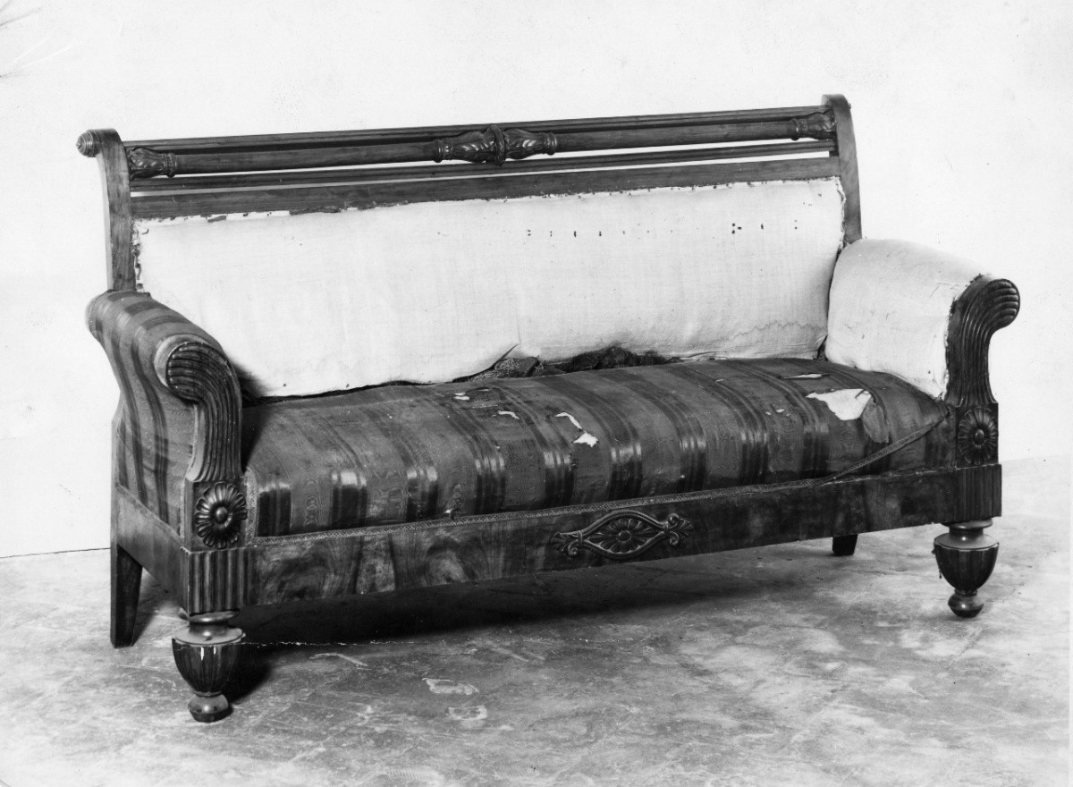 divano - manifattura italiana (secondo quarto sec. XIX)