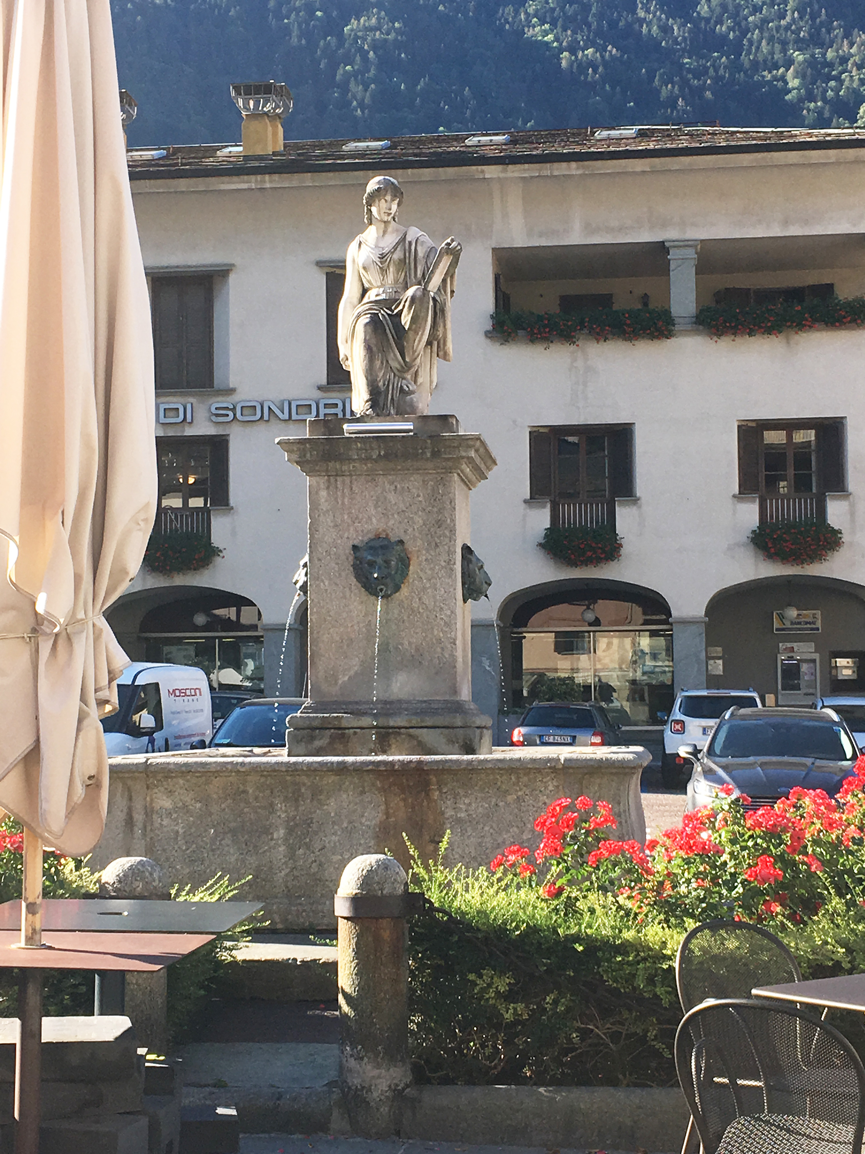 Fontana la Storia (fontana, monumentale) - Tirano (SO) 