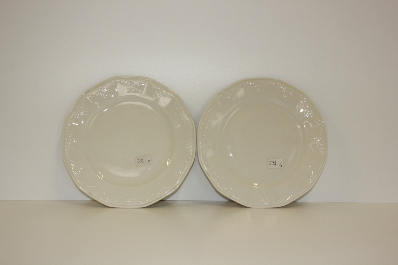 piatto piano, coppia - ambito friulano (terzo quarto sec. XX)