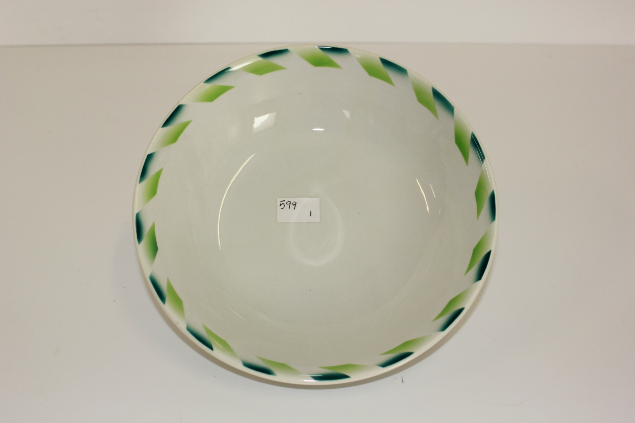 piatto fondo, opera isolata - ambito friulano (secondo quarto sec. XX)