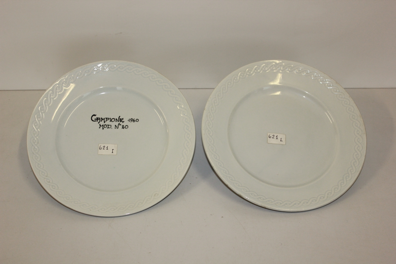 piatto piano, coppia - ambito friulano (terzo quarto sec. XX)