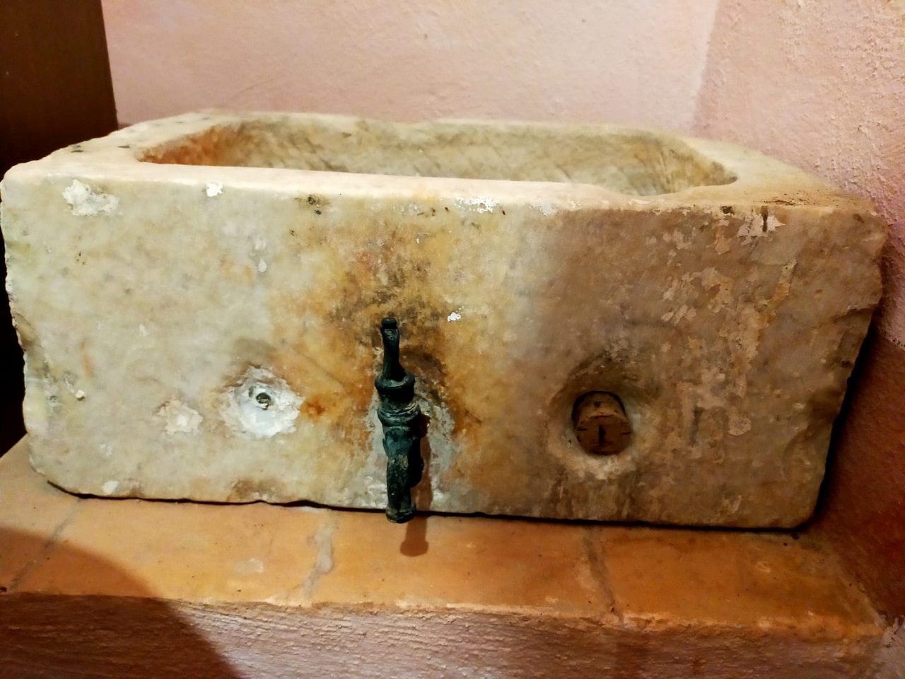 soggetto assente (lavabo, opera isolata) - bottega umbra ((?) secc. XVII-XVIII, sec. XIX)