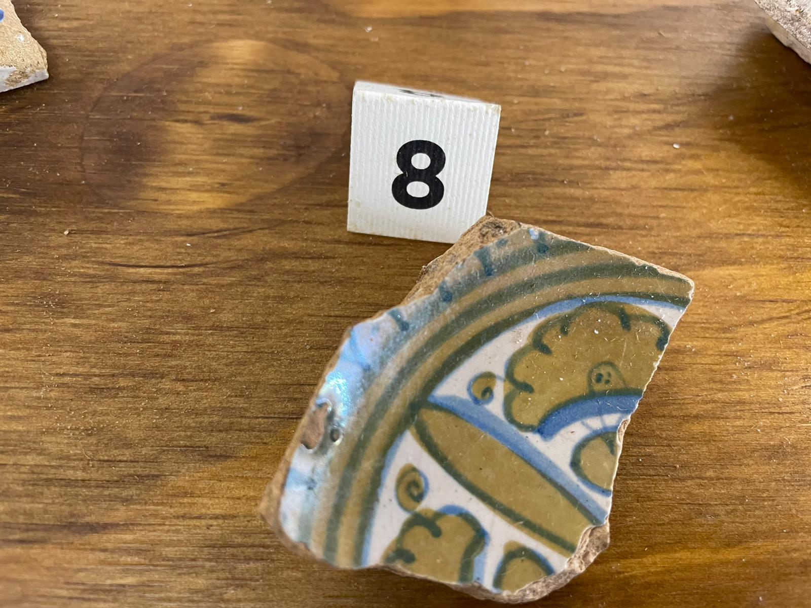 soggetto assente (piatto, frammento) - bottega derutese (sec. XVI)