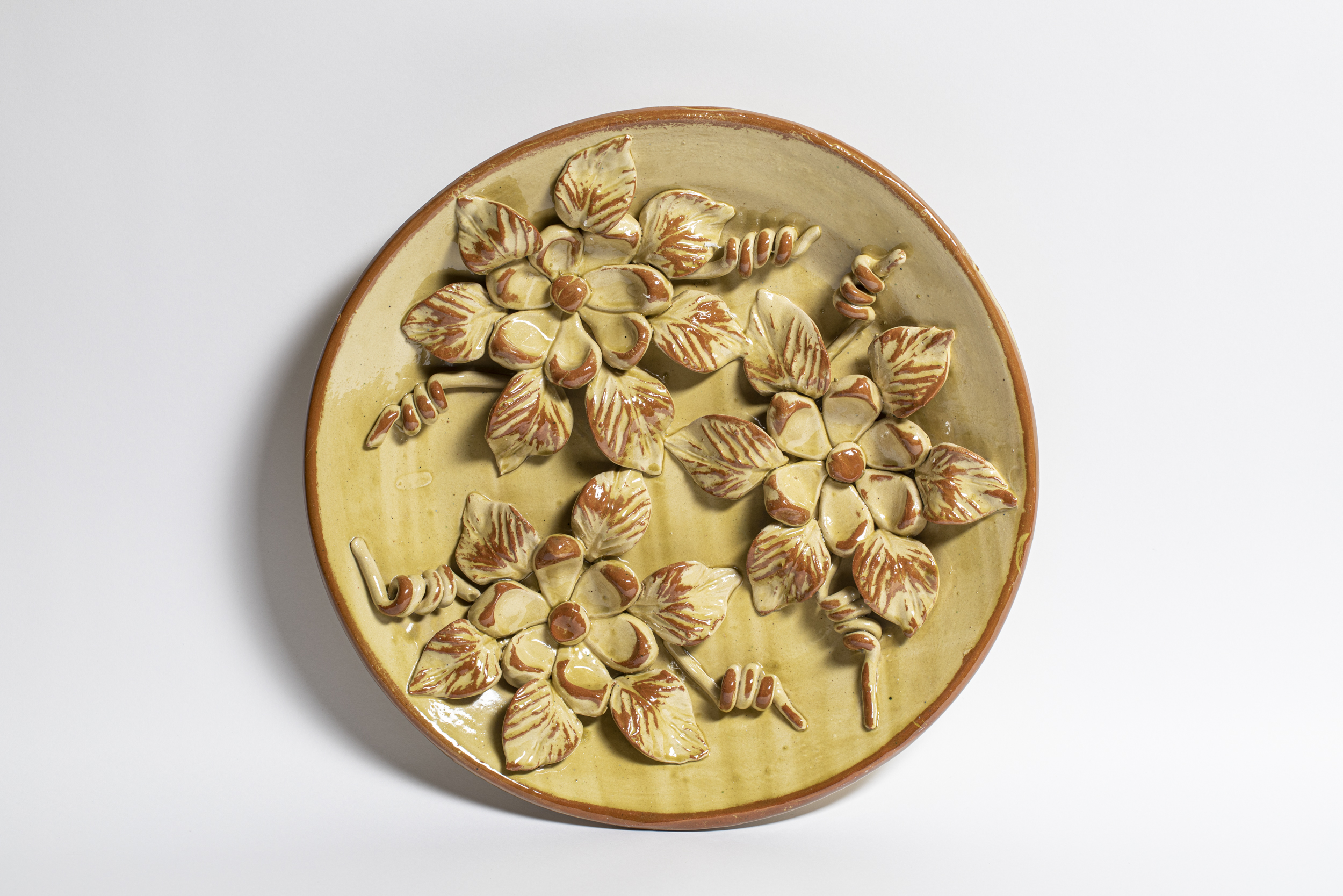 motivi fitomorfi (piatto, opera isolata) - ambito siciliano (inizio XXI)