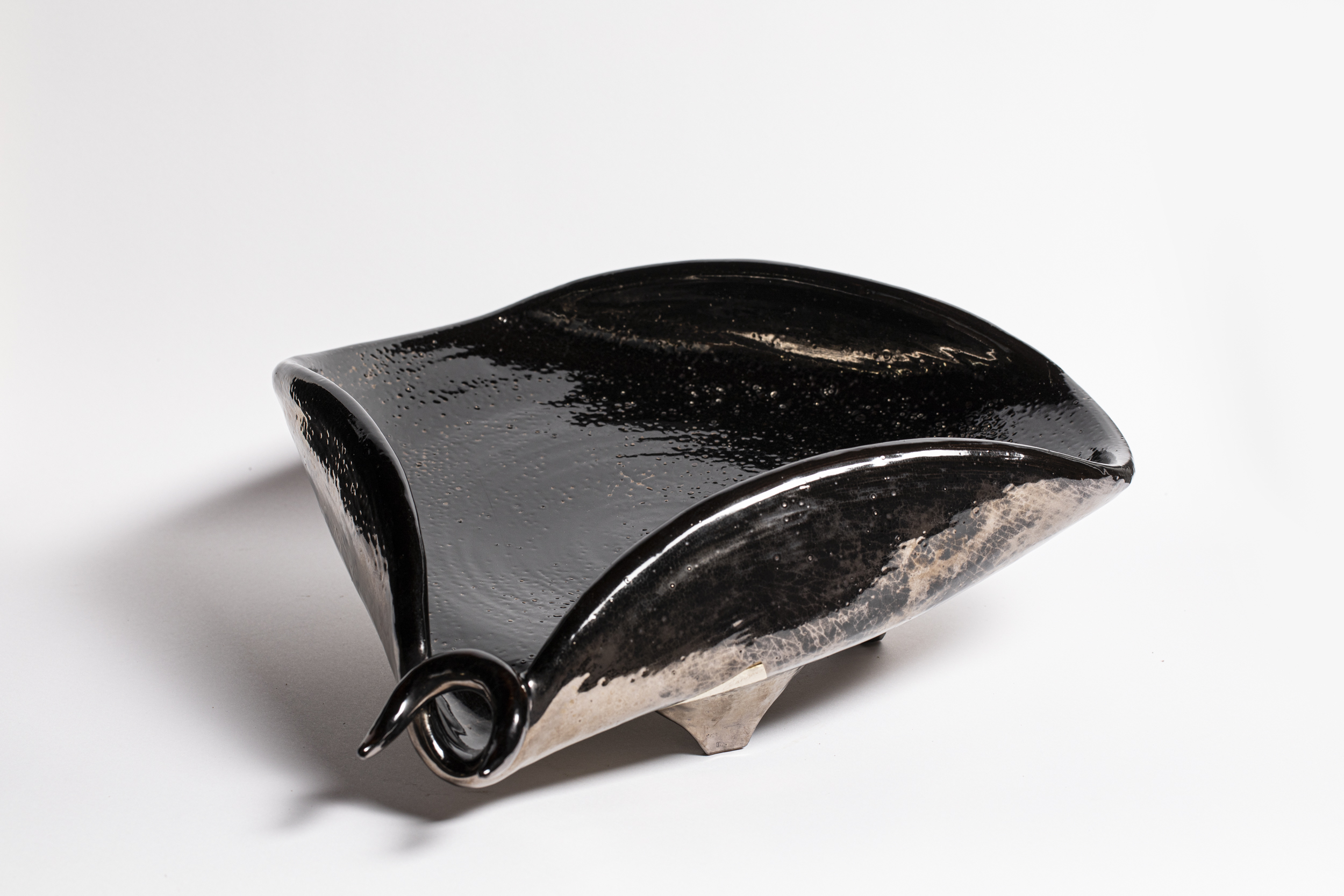 Toro, toro (piatto, opera isolata) di Mameli Giampaolo (ultimo quarto XX)