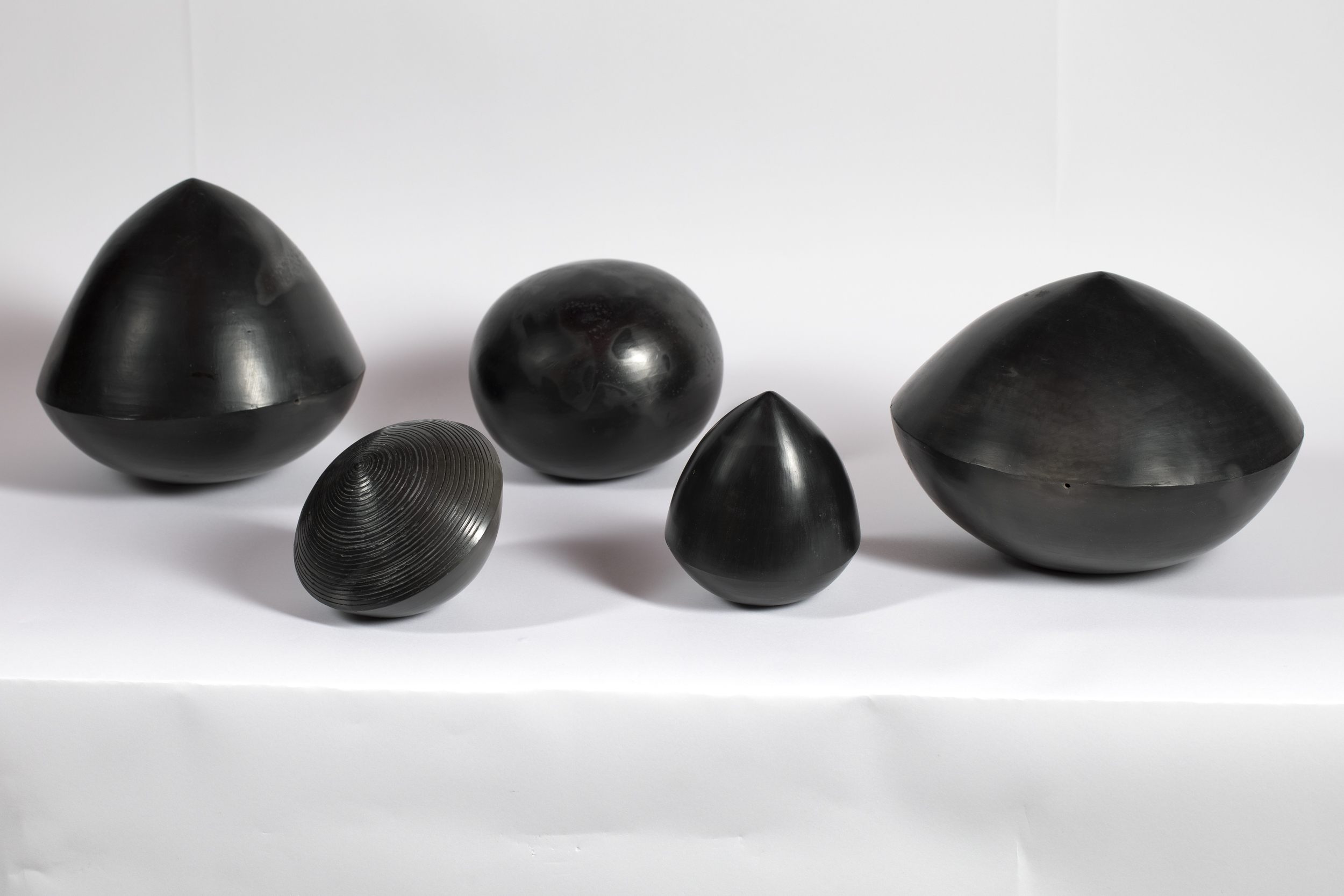 Forme, soggetto assente (gruppo scultoreo, insieme) di Fontana Maria Celina (ultimo quarto XX)