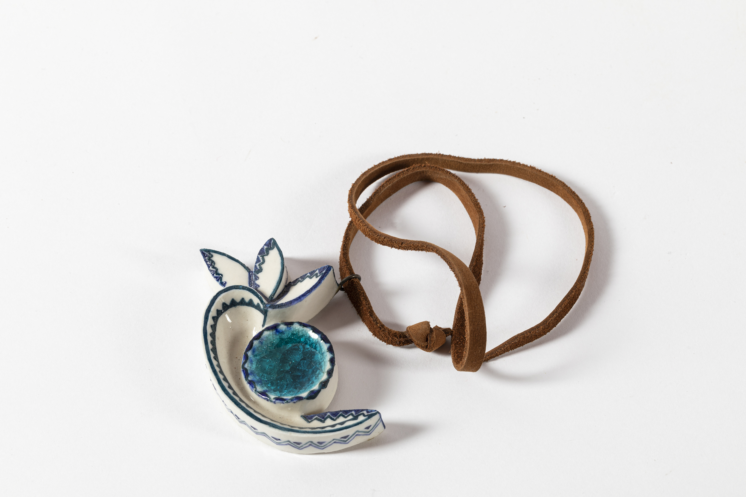 soggetto assente (collana, opera isolata) di Rinetti Stefania (ultimo quarto XX)