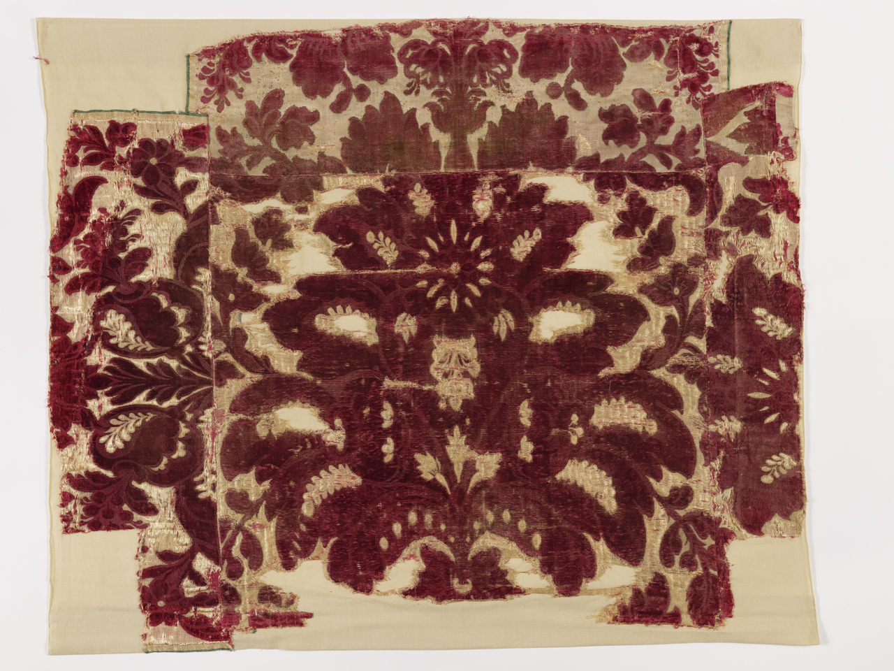 coprisedile, elemento d'insieme - manifattura genovese (prima metà XVIII)