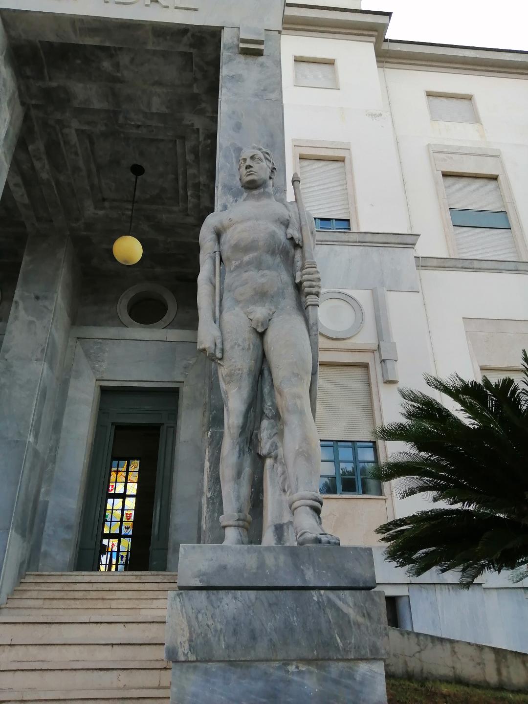 Educazione fisica (statua, opera isolata) di Tonnini Giuseppe (sec. XX)