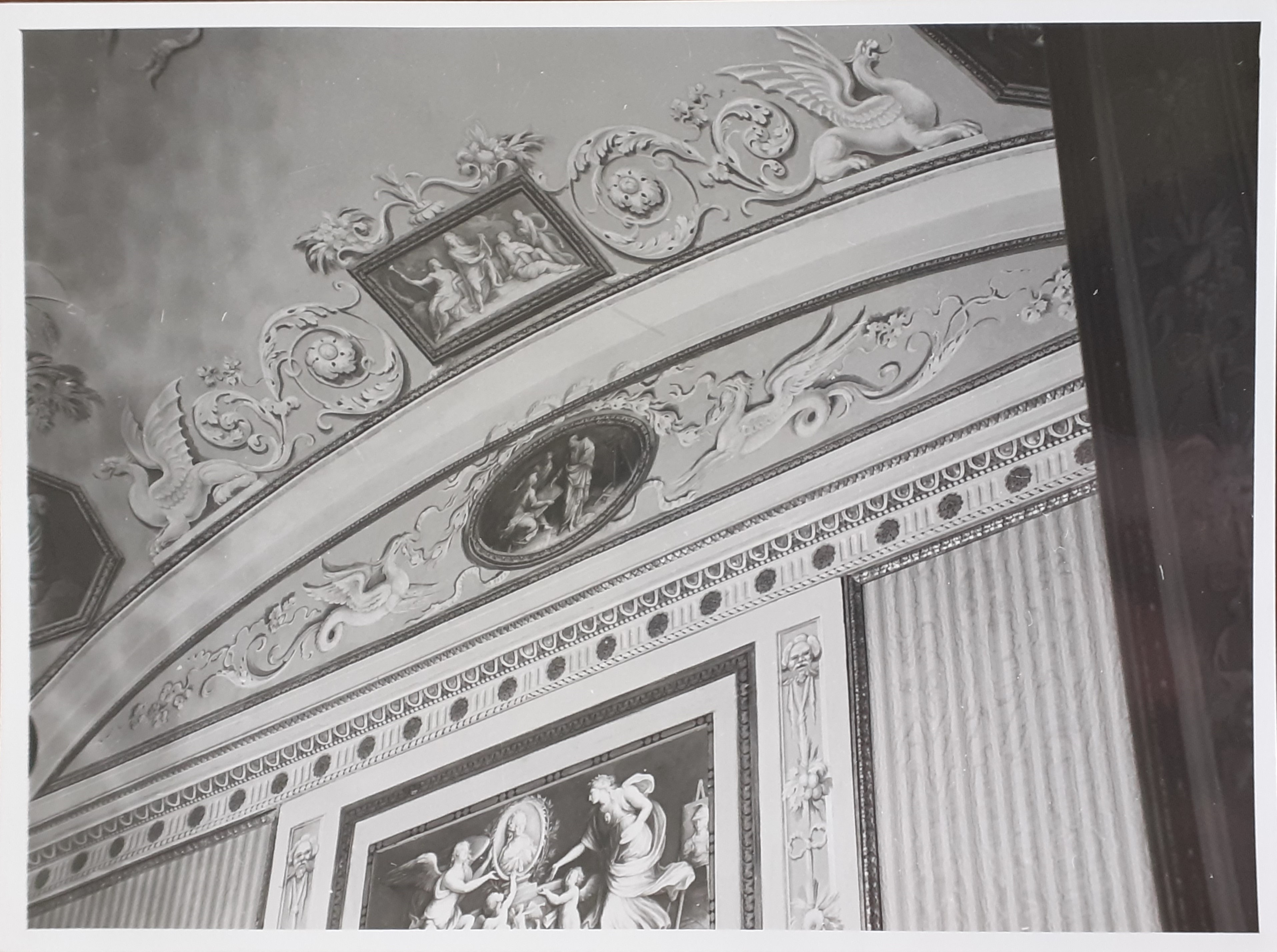 Decorazione raffigurante "Animali mitologici" (dipinto) di Fortini Agostino (attribuito) (seconda metà XVIII Secolo)